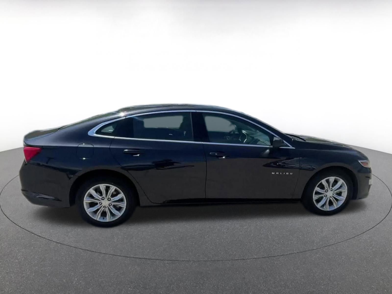 Thumbnail: 2023 Chevrolet Malibu - 16