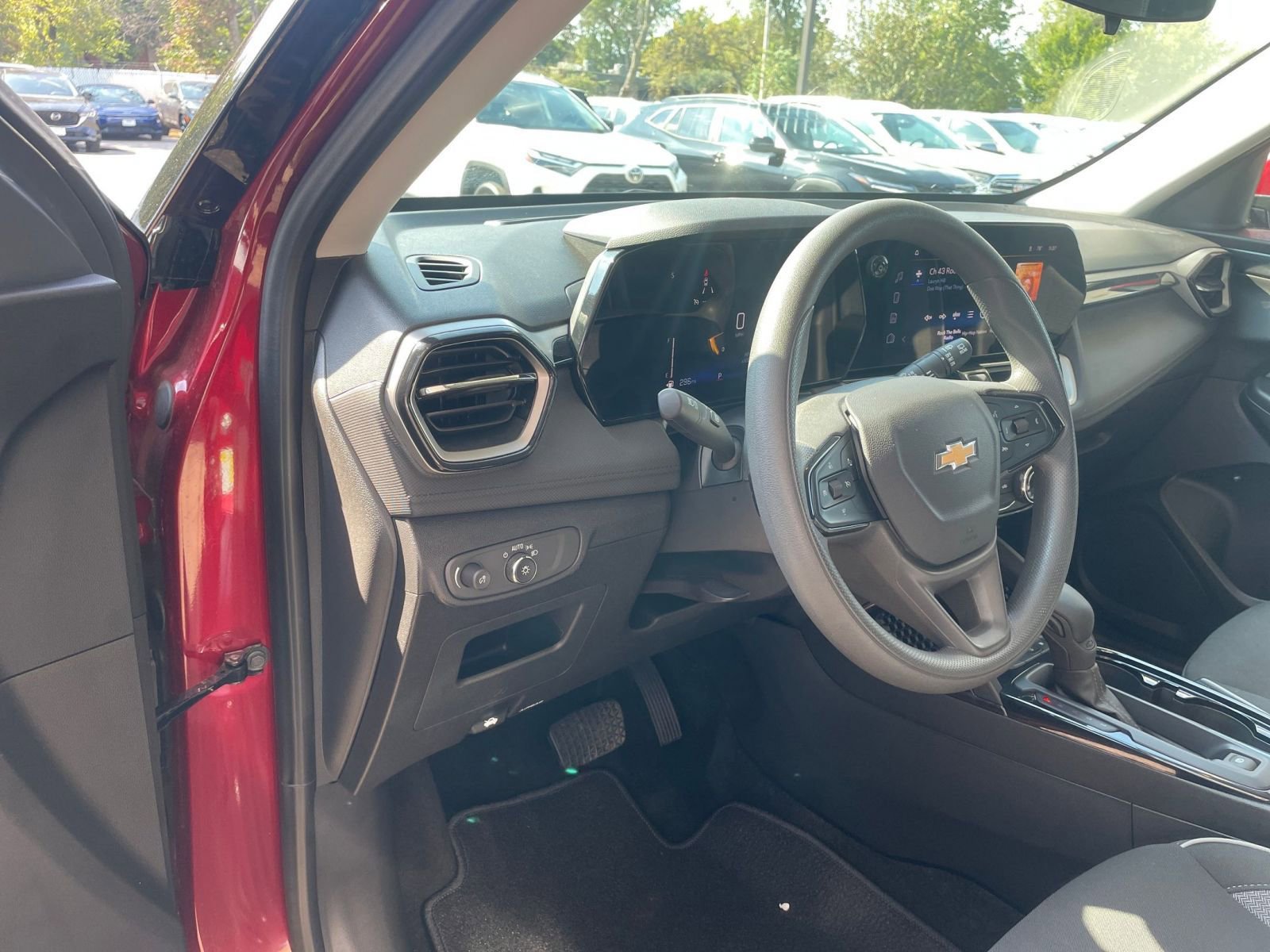 Thumbnail: 2025 Chevrolet TrailBlazer - 32