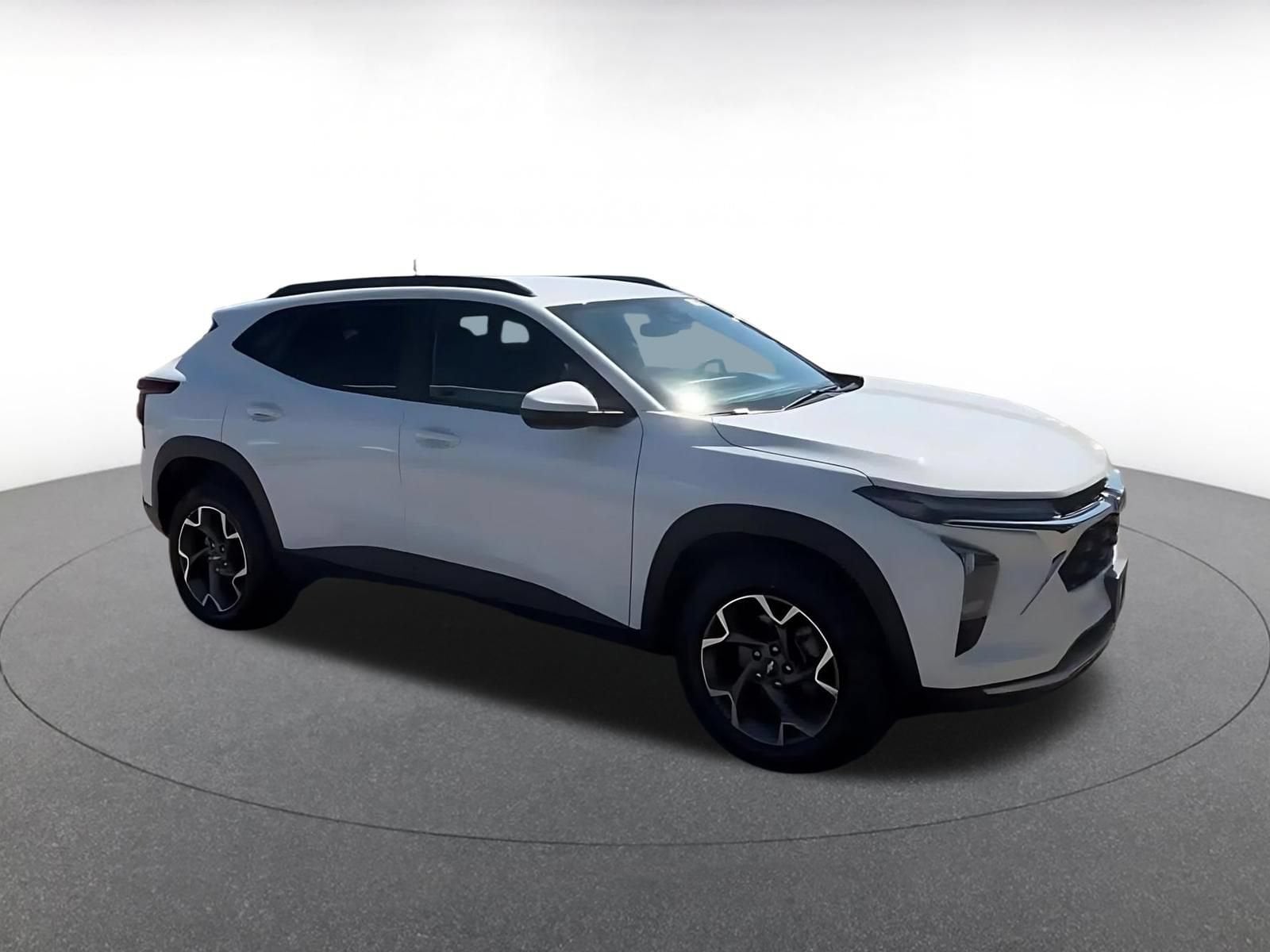 Thumbnail: 2025 Chevrolet Trax - 2
