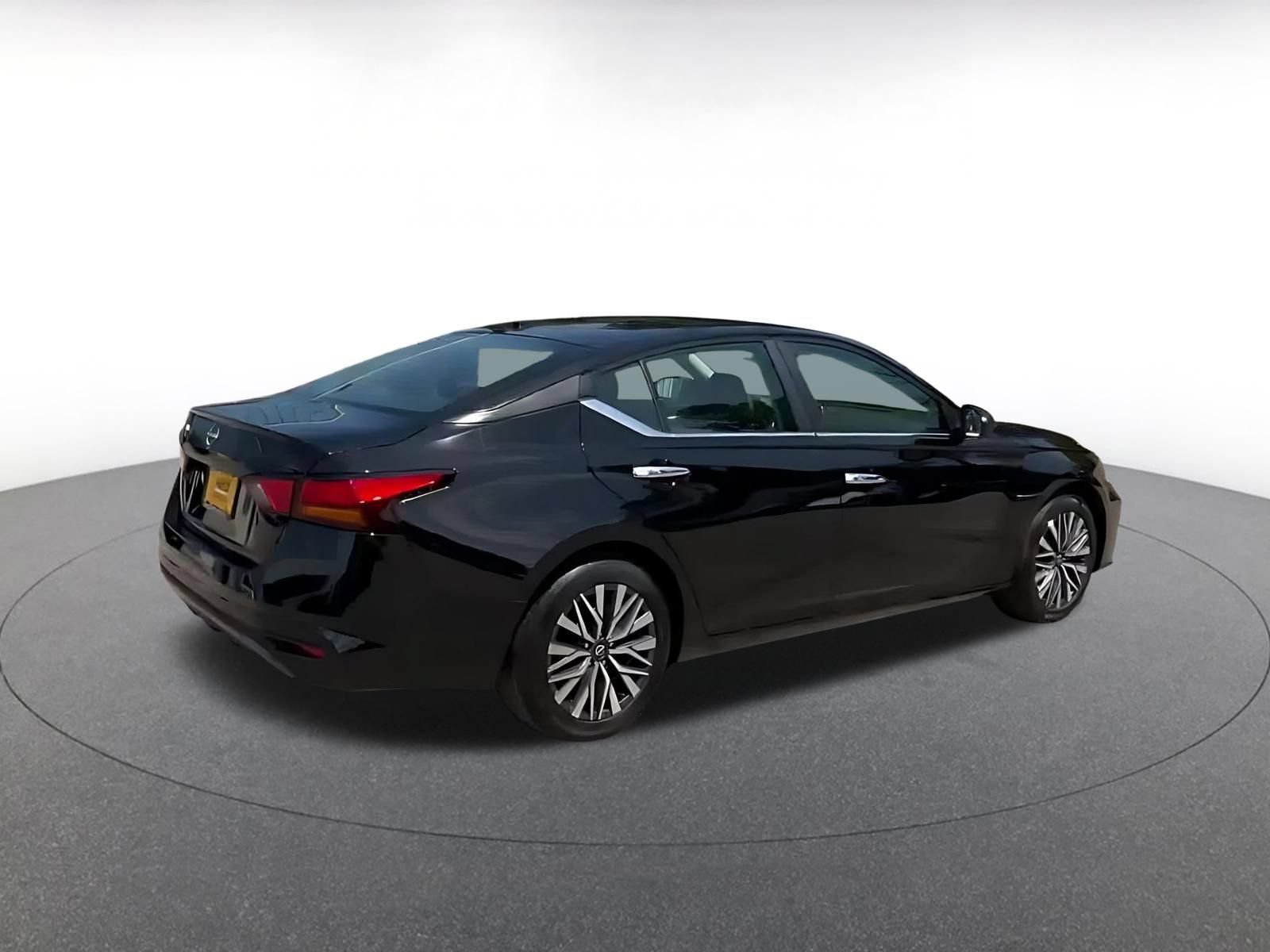Thumbnail: 2025 Nissan Altima - 14
