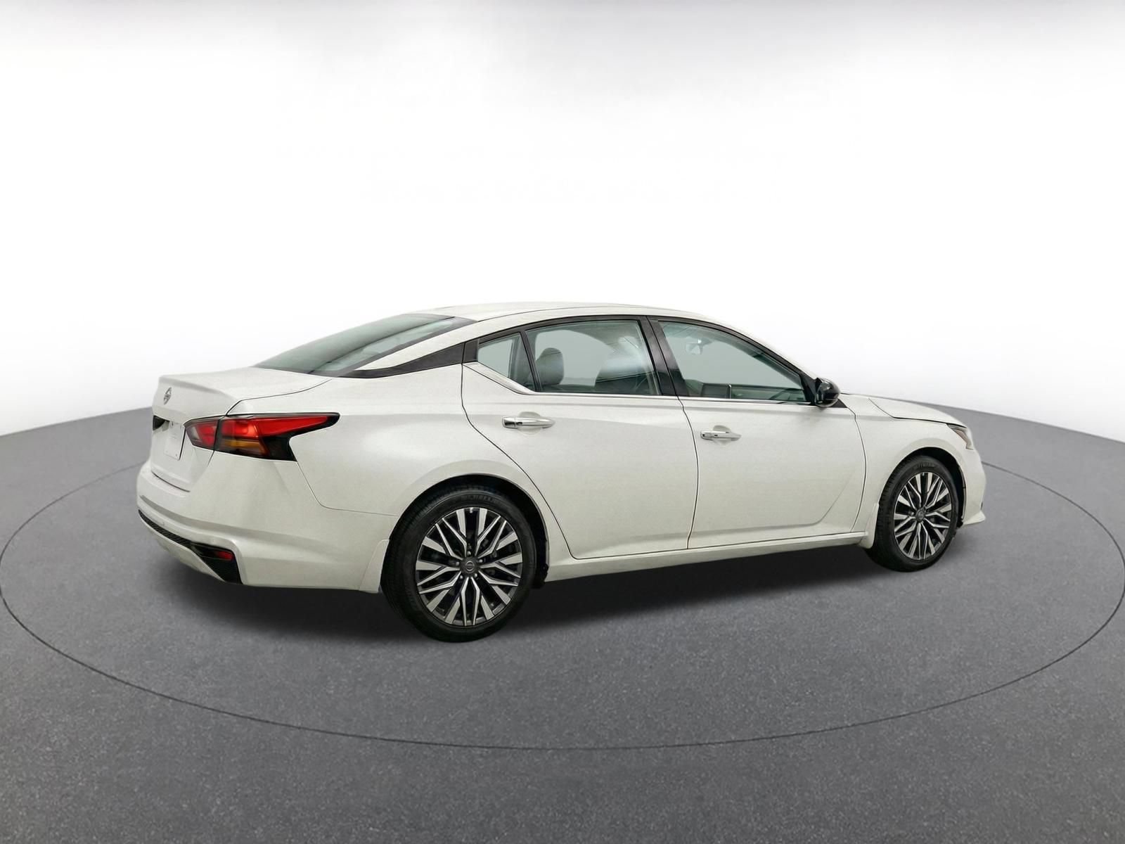 Thumbnail: 2025 Nissan Altima - 10