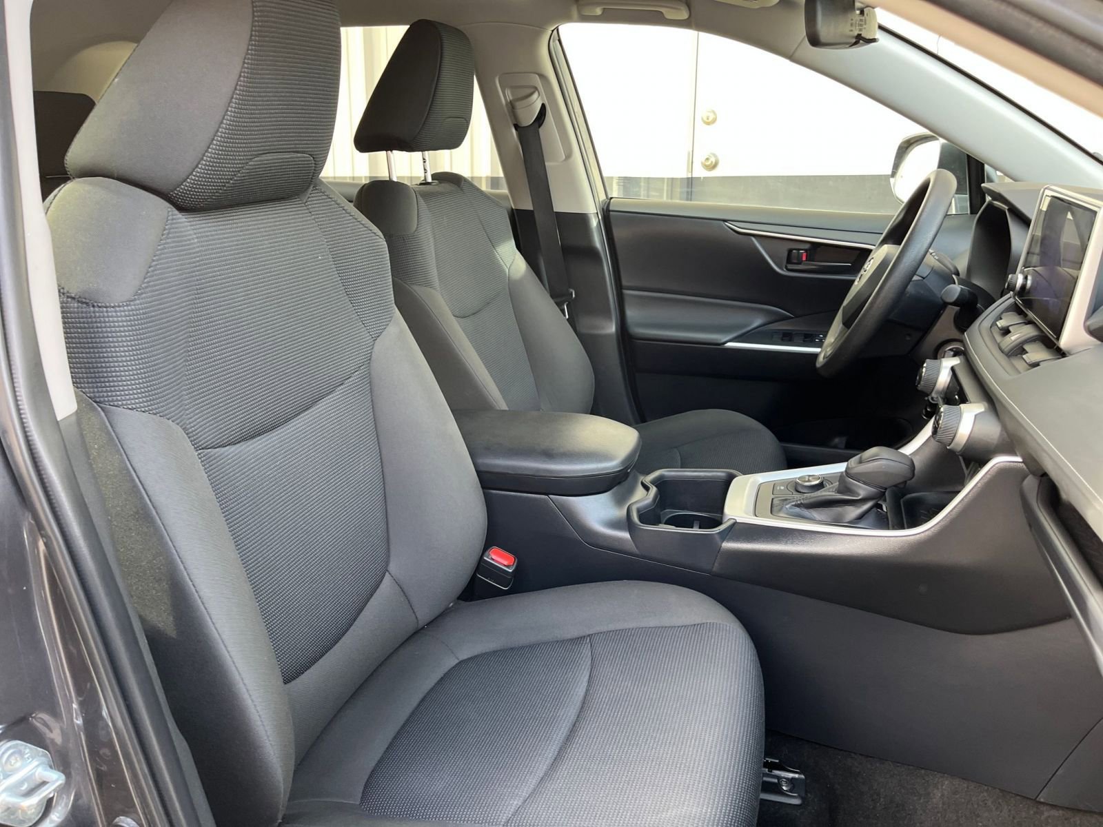 Thumbnail: 2025 Toyota RAV4 - 35