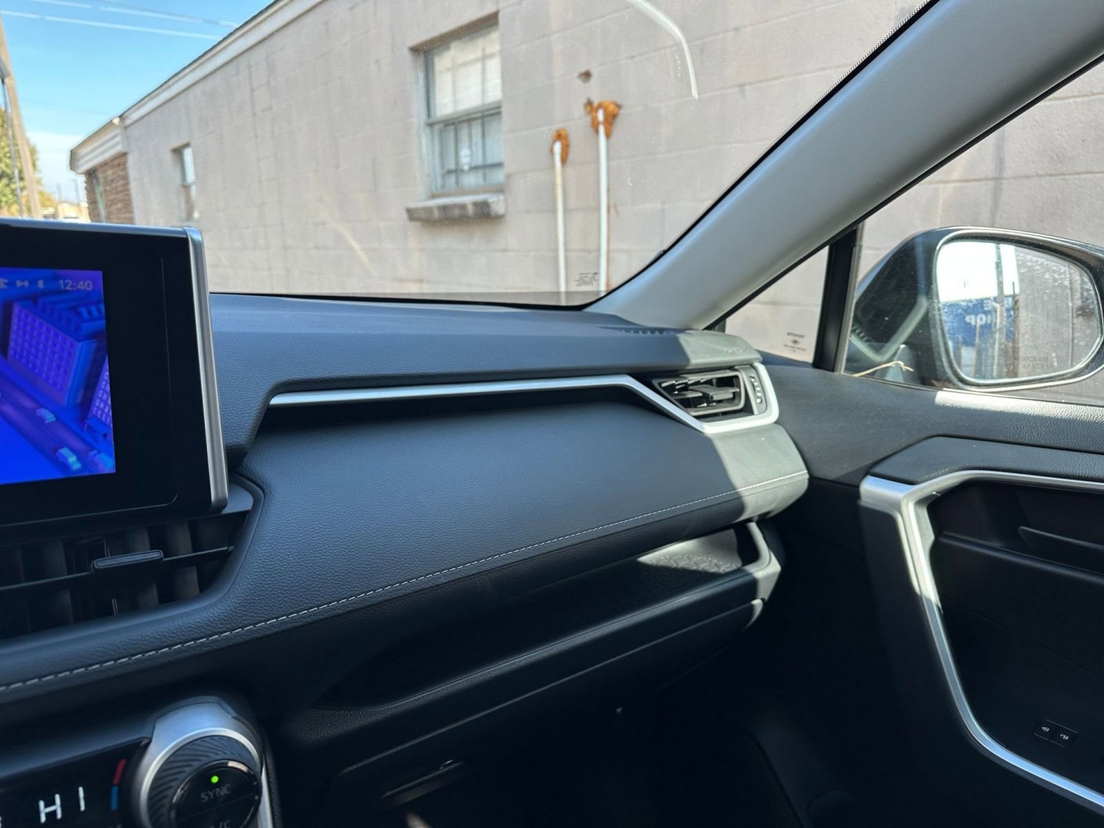 Thumbnail: 2025 Toyota RAV4 - 34