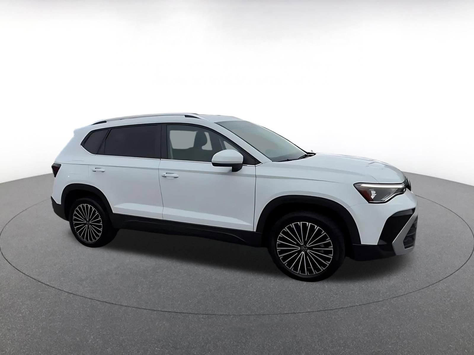 Thumbnail: 2025 Volkswagen Taos - 2