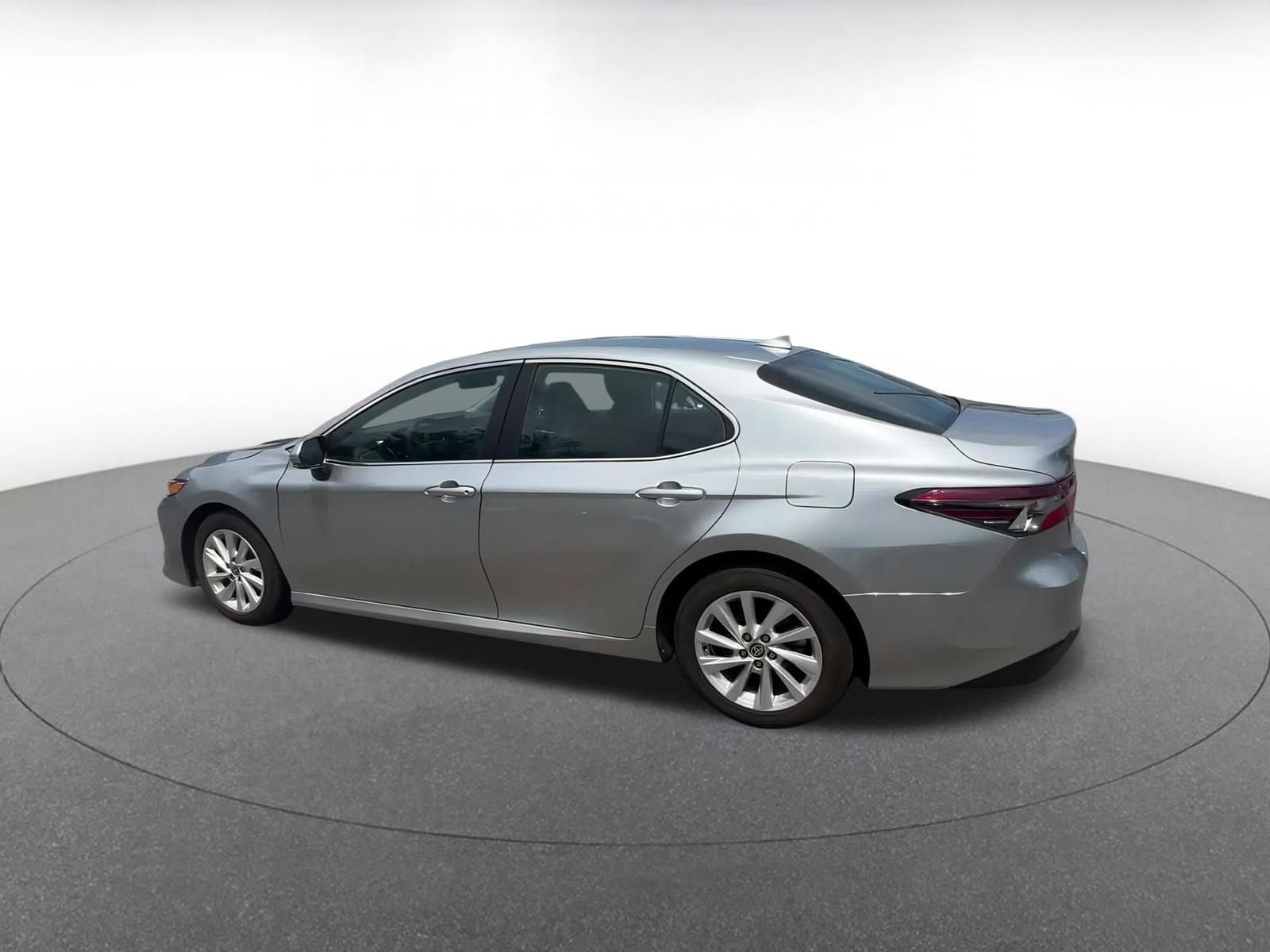 Thumbnail: 2023 Toyota Camry - 10