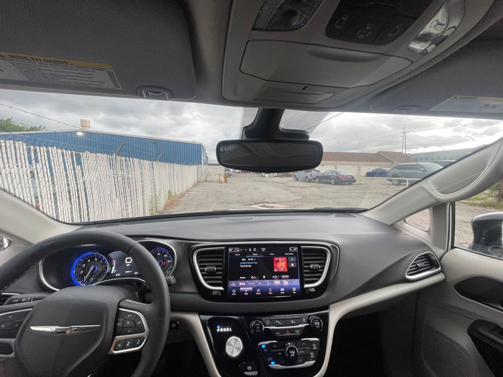 Thumbnail: 2024 Chrysler Pacifica - 32