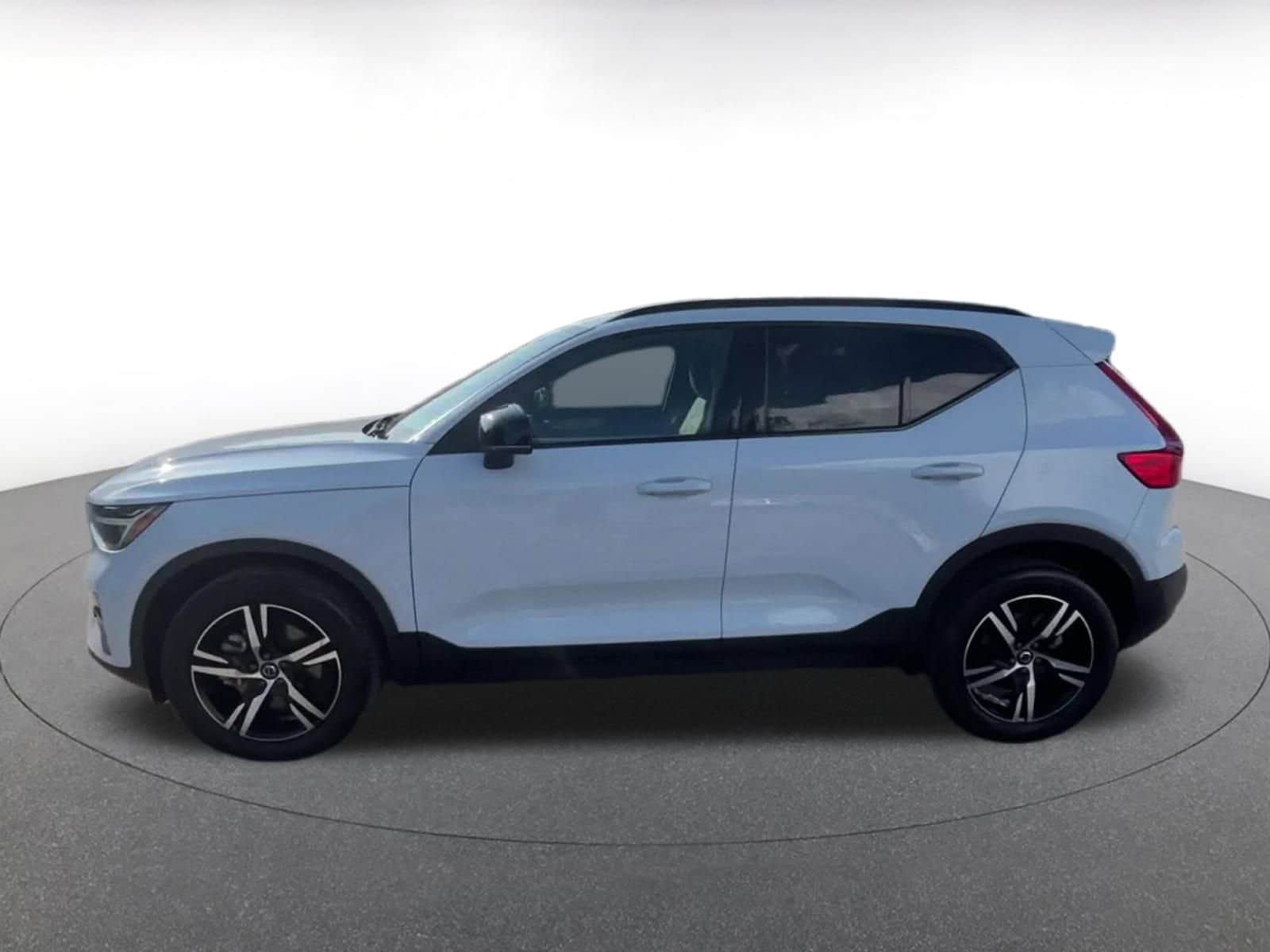 Thumbnail: 2024 Volvo XC40 - 8