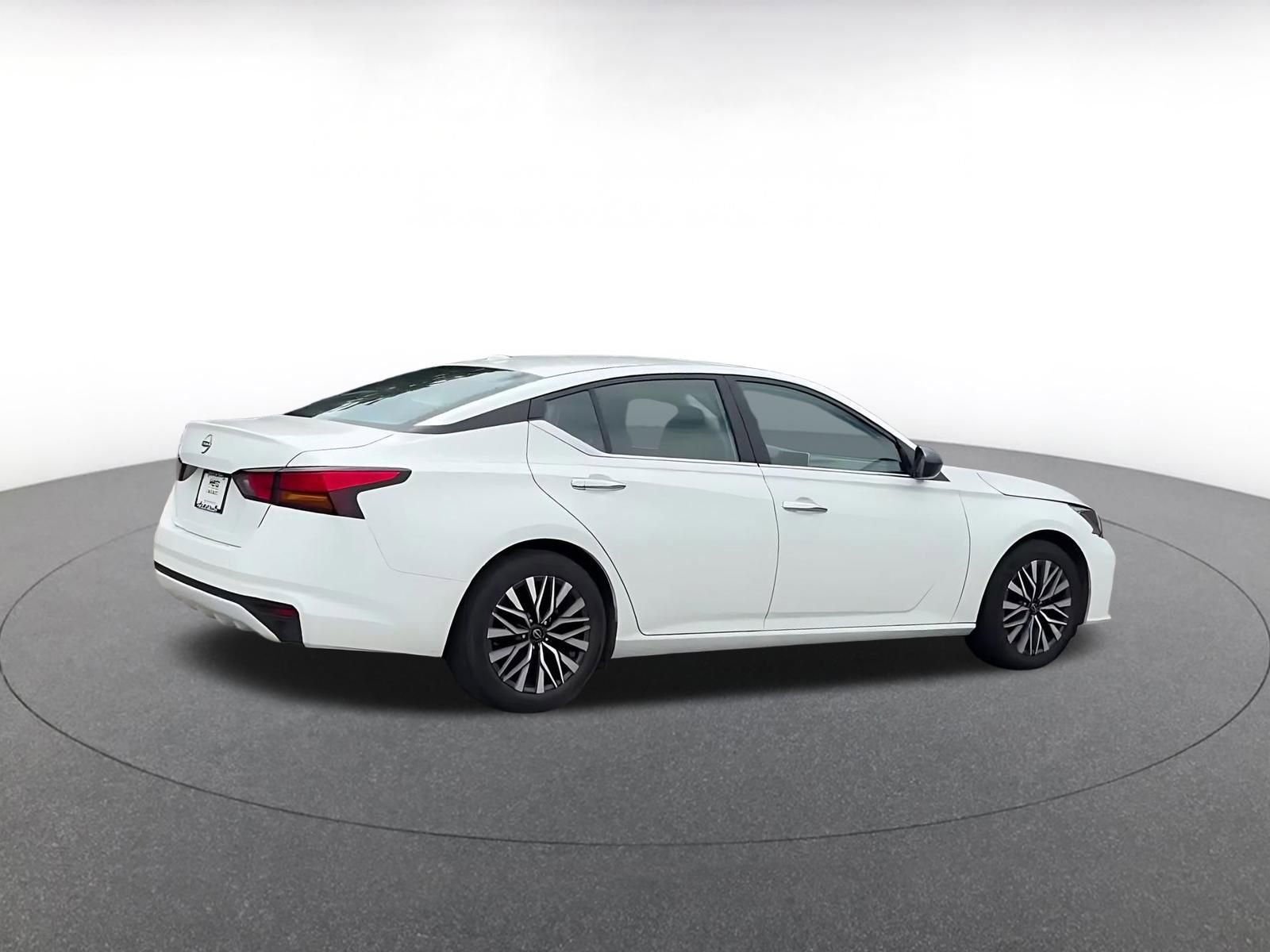 Thumbnail: 2025 Nissan Altima - 15