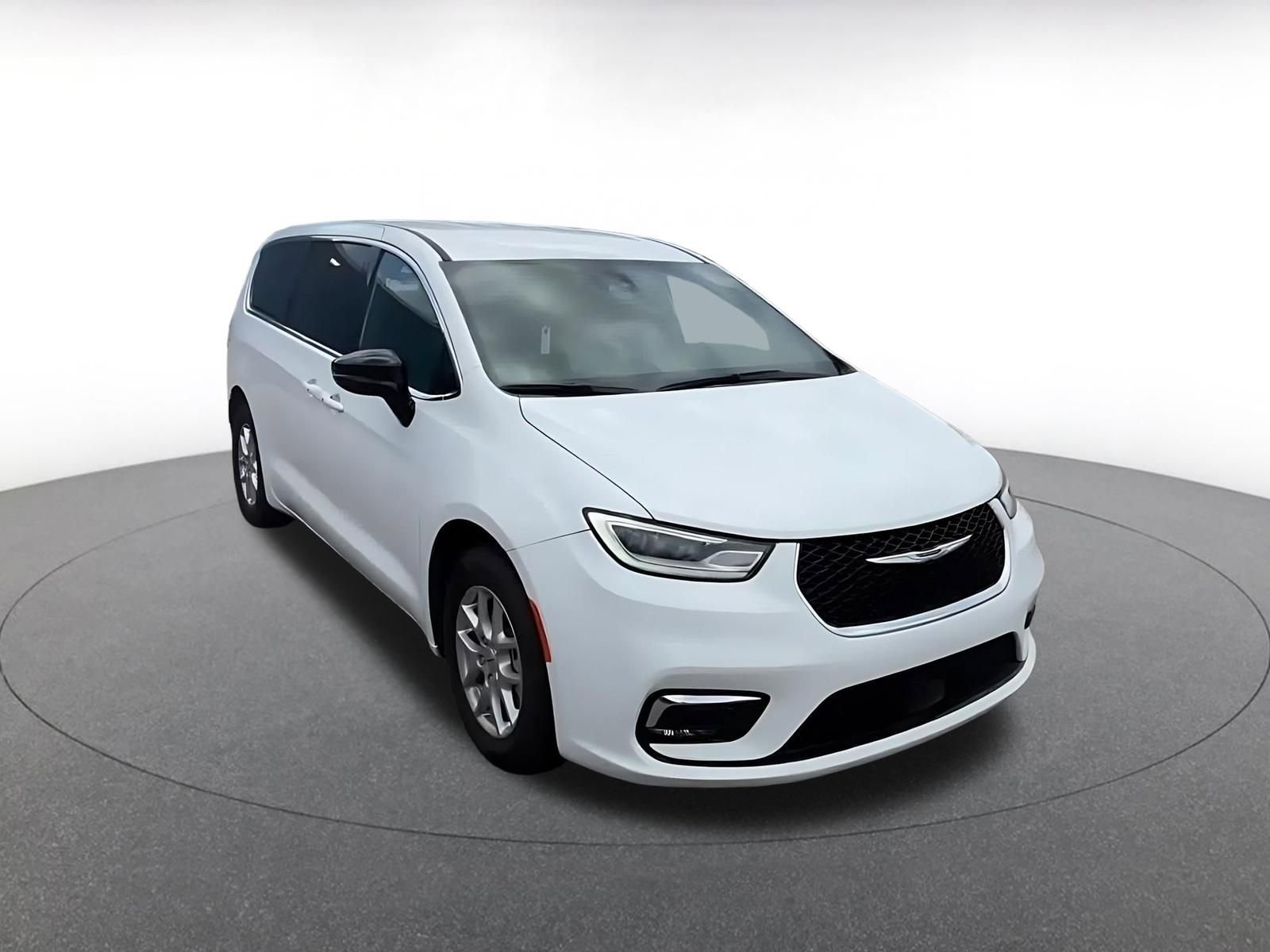 Thumbnail: 2025 Chrysler Pacifica - 3