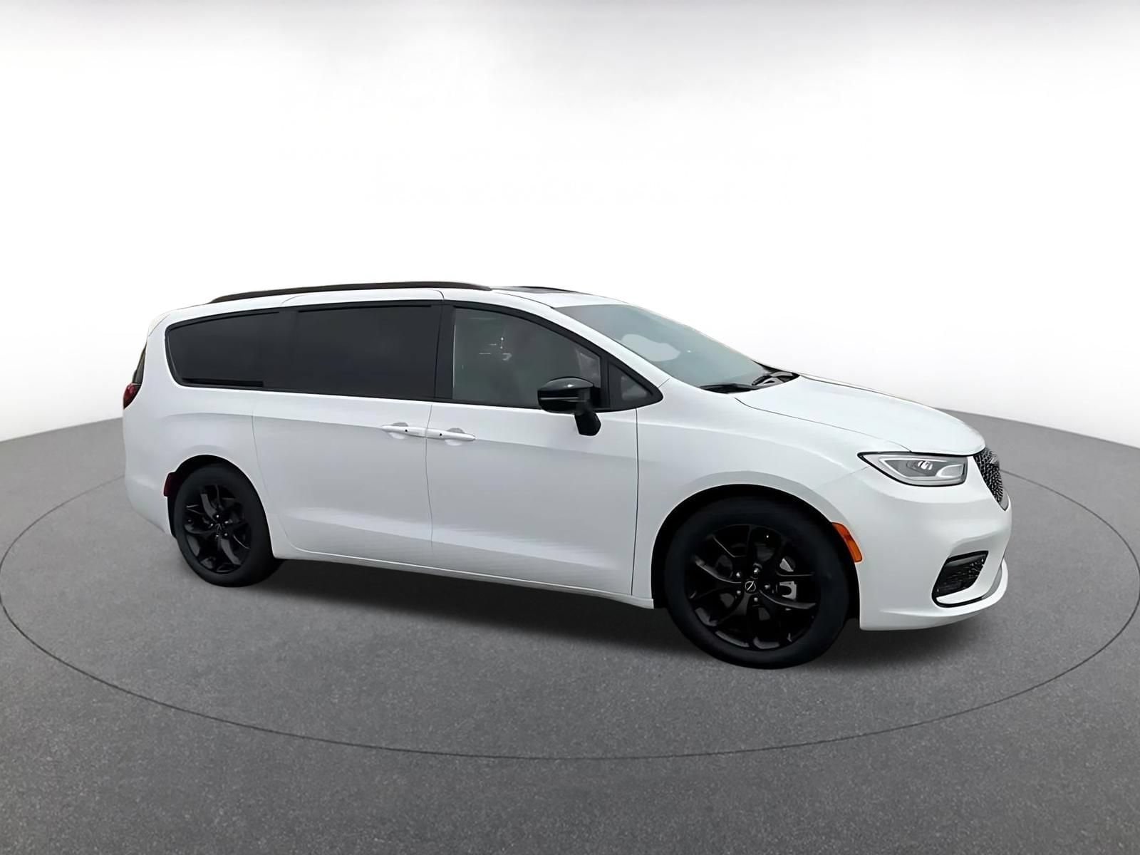 Thumbnail: 2025 Chrysler Pacifica - 2