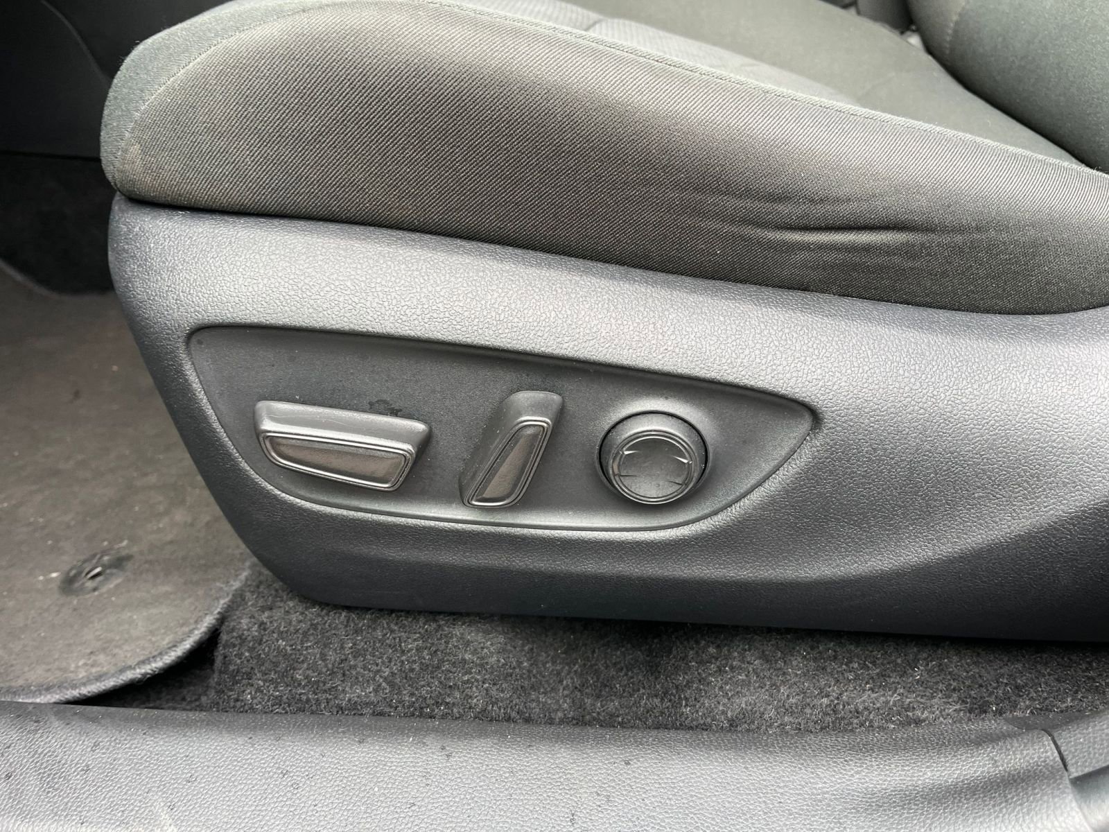 Thumbnail: 2025 Toyota RAV4 - 23