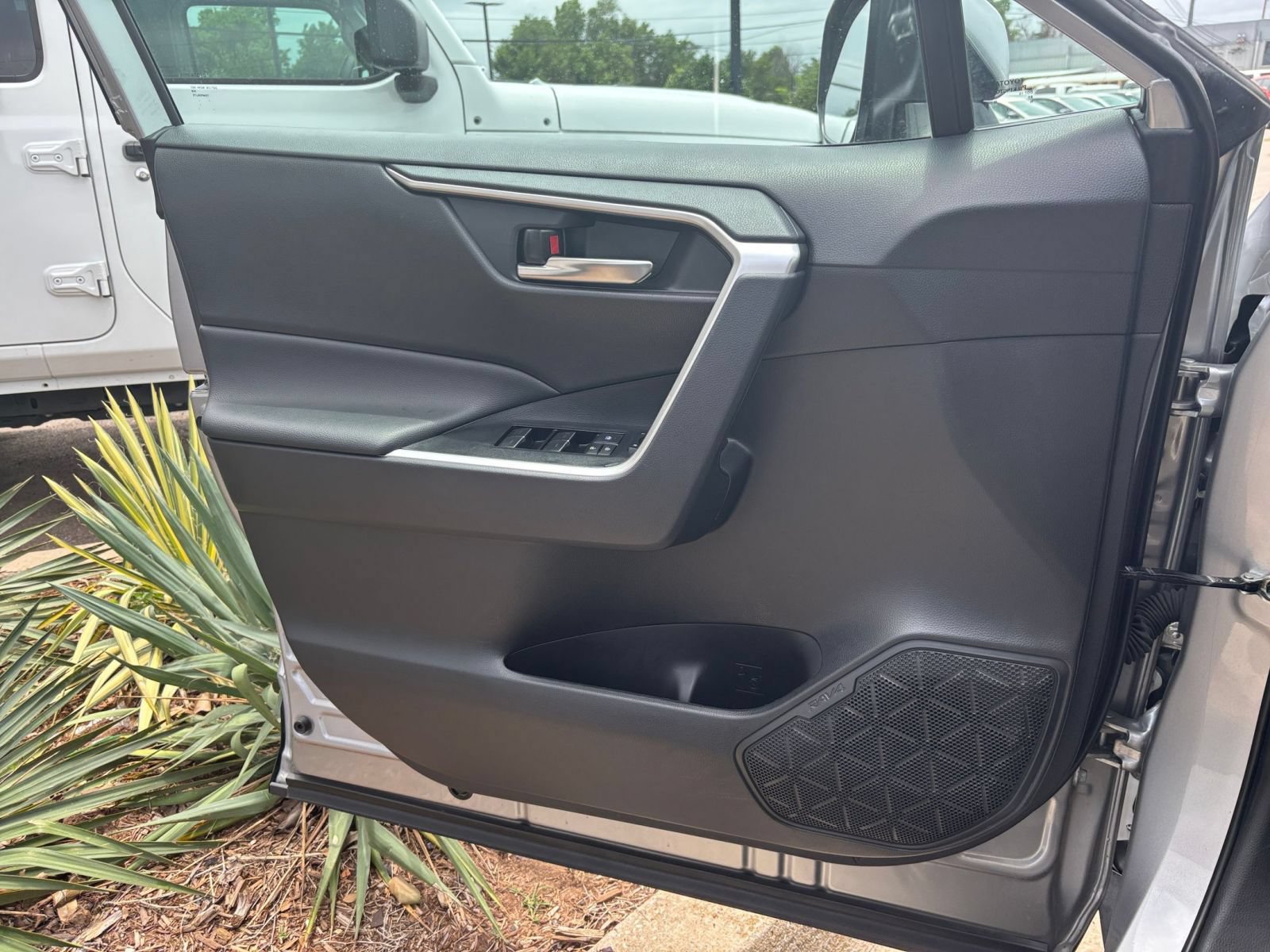 Thumbnail: 2025 Toyota RAV4 - 18