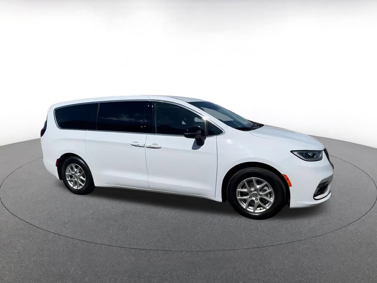 Thumbnail: 2024 Chrysler Pacifica - 2