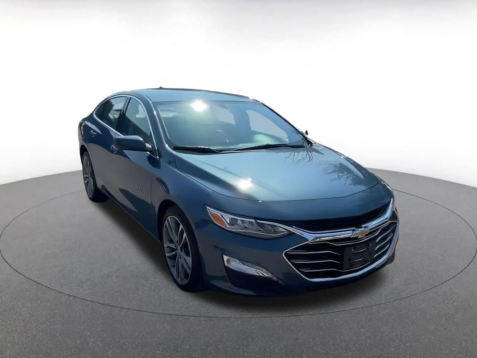 Thumbnail: 2024 Chevrolet Malibu - 3