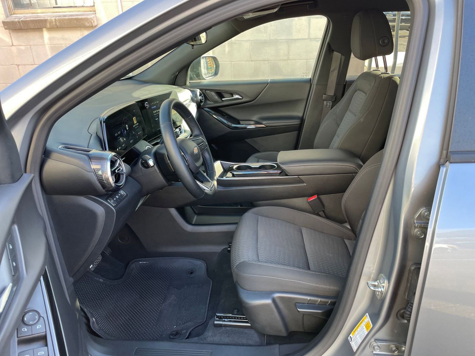 Thumbnail: 2025 Chevrolet Equinox - 25