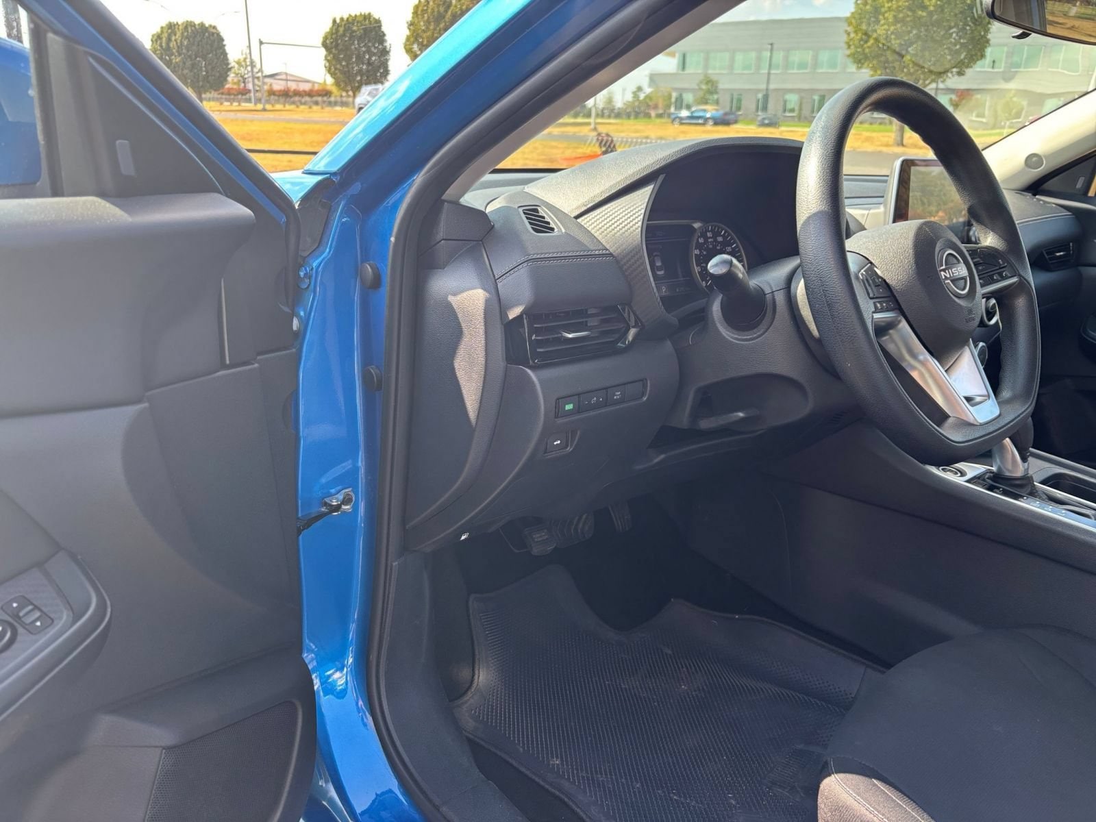 Thumbnail: 2025 Nissan Sentra - 31