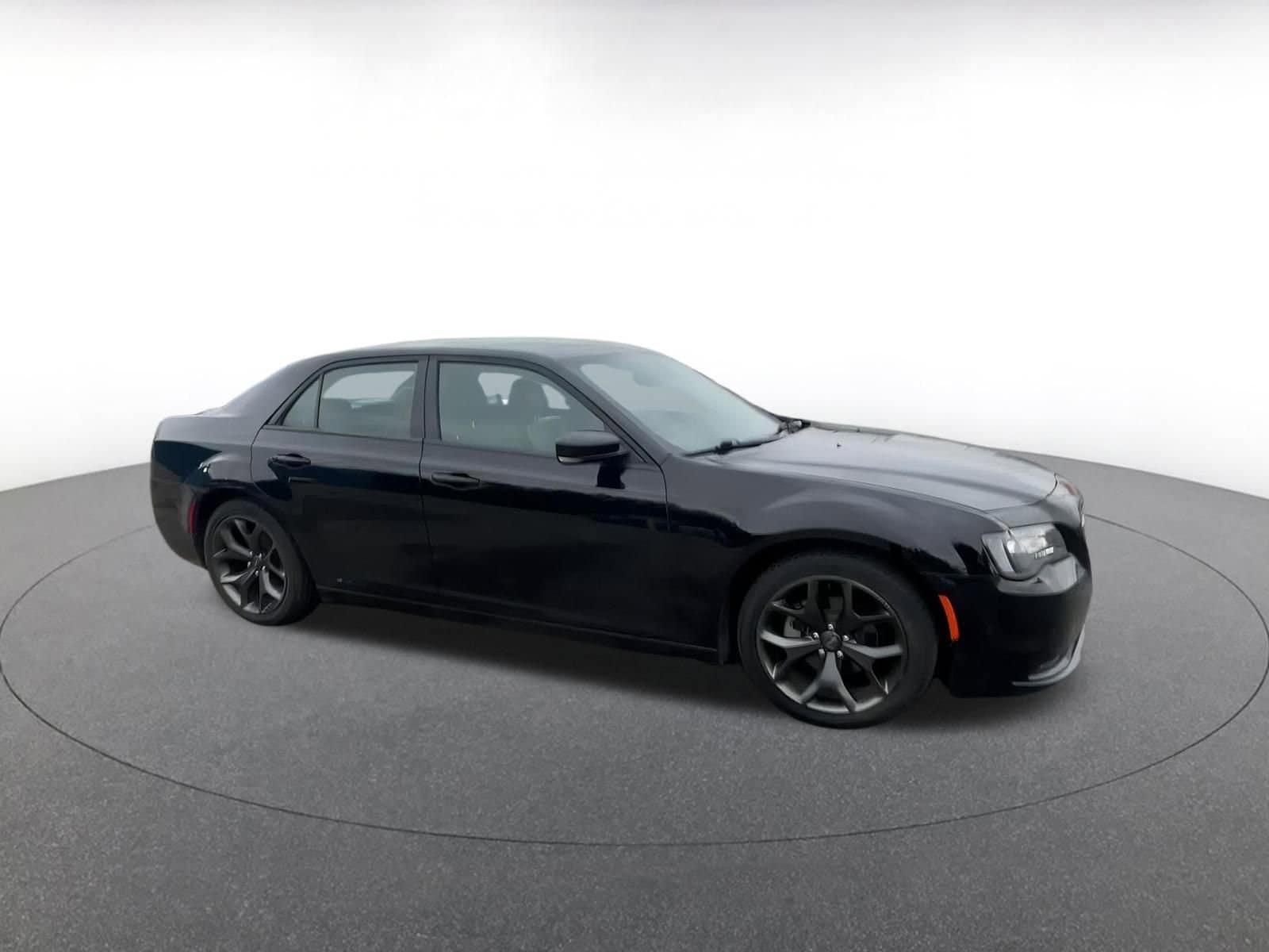 Thumbnail: 2022 Chrysler 300 - 2