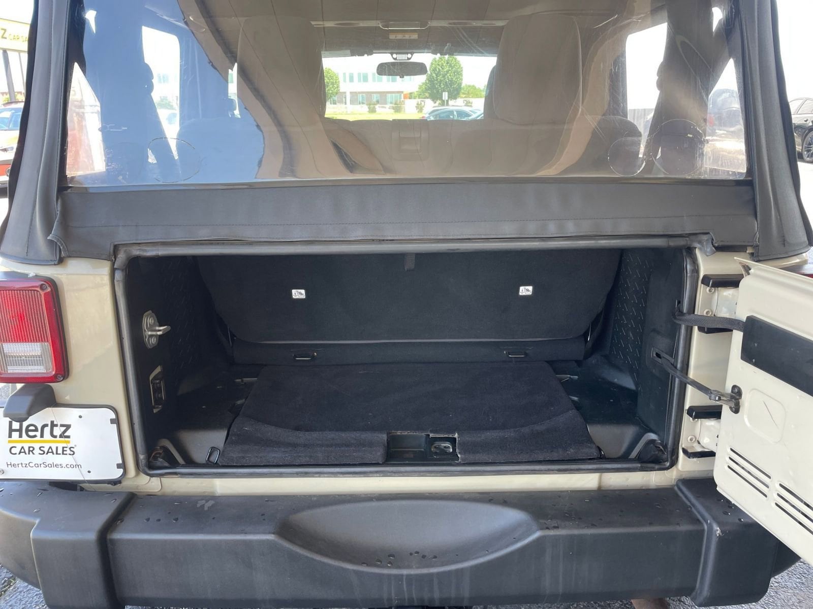2017 Jeep Wrangler Sport 28