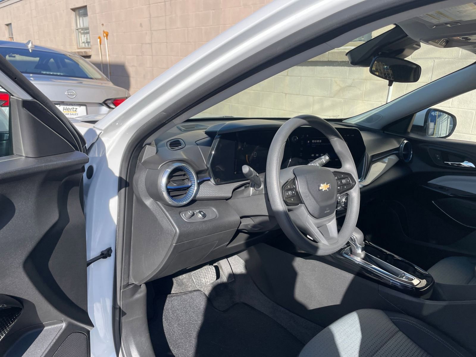 Thumbnail: 2025 Chevrolet Trax - 33