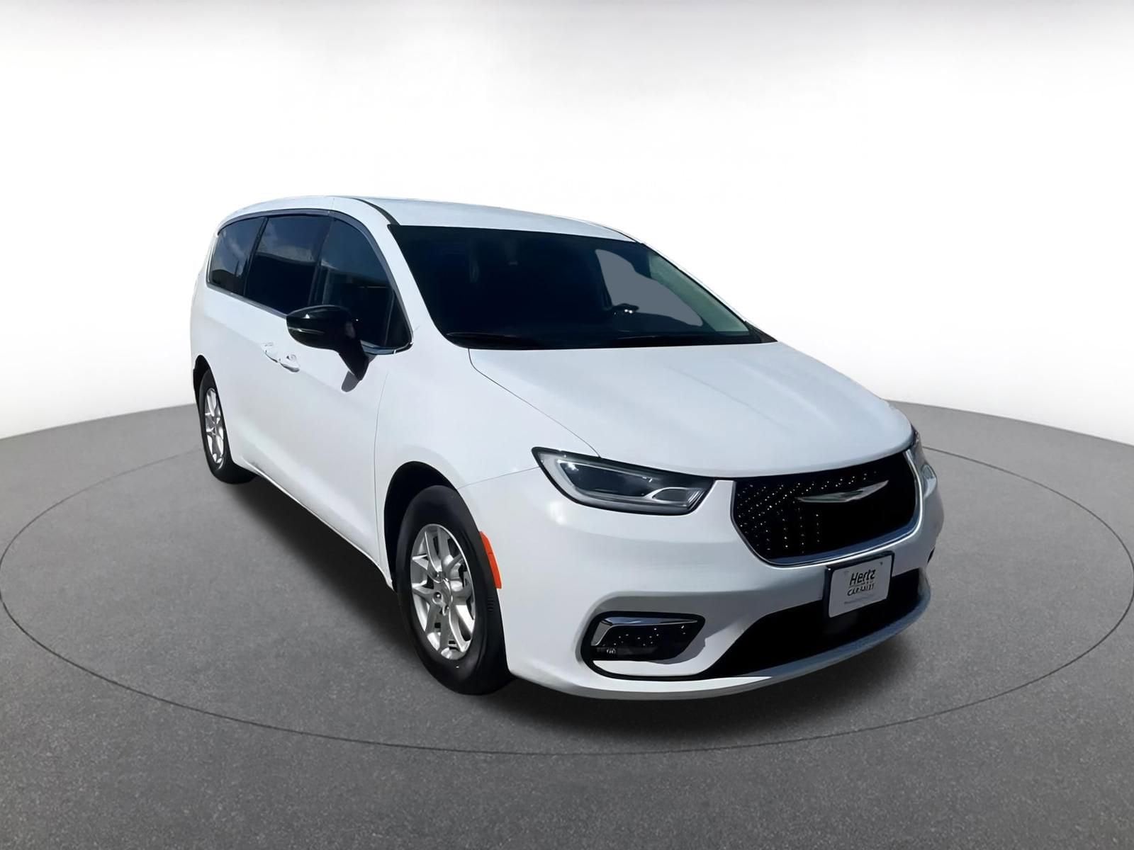 Thumbnail: 2024 Chrysler Pacifica - 3