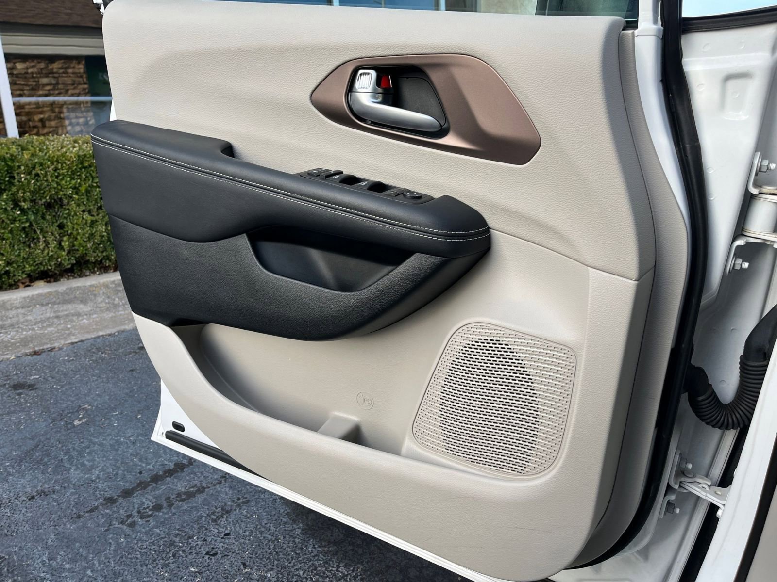 Thumbnail: 2024 Chrysler Voyager - 20