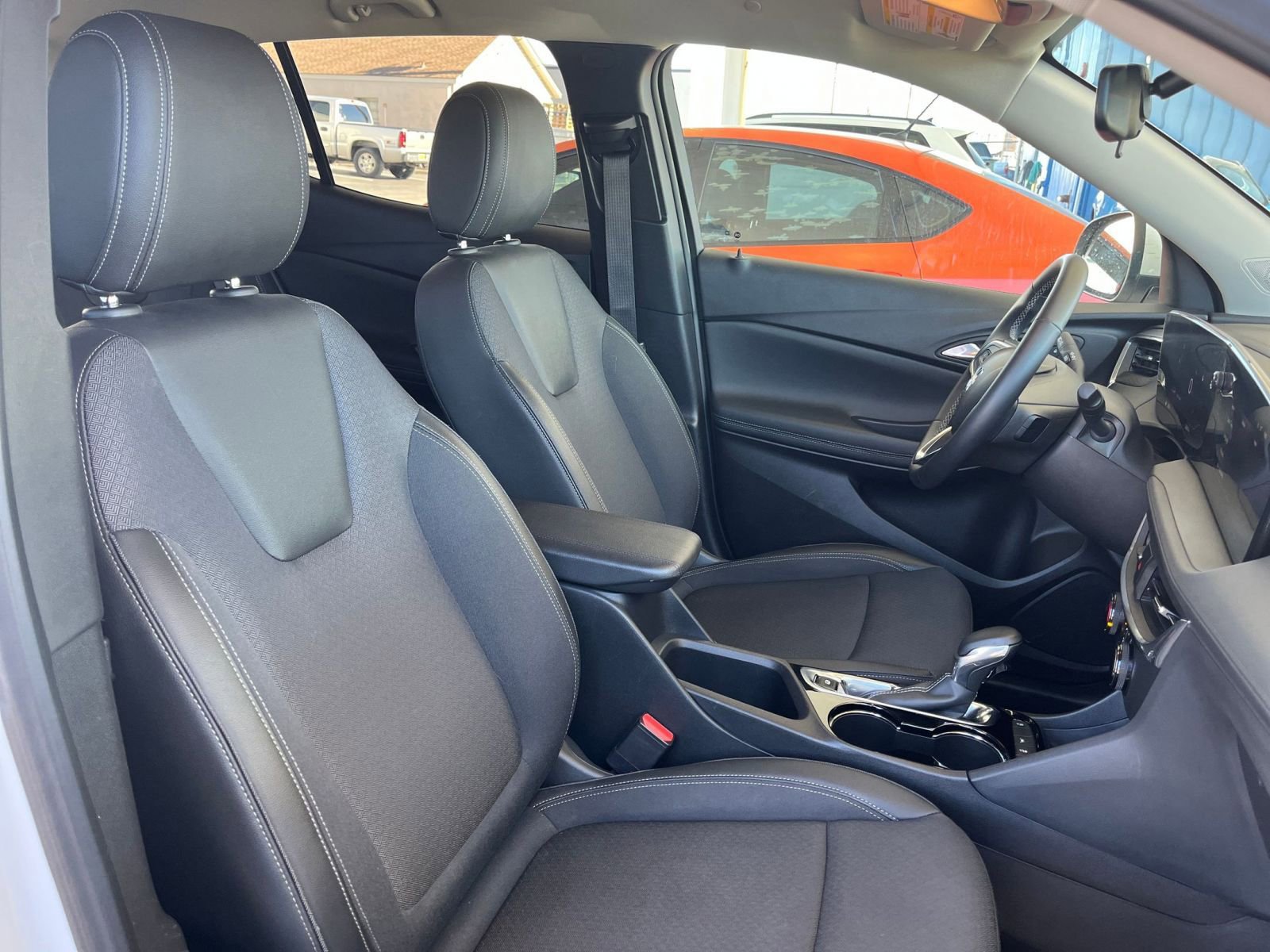 Thumbnail: 2025 Buick Encore GX - 34