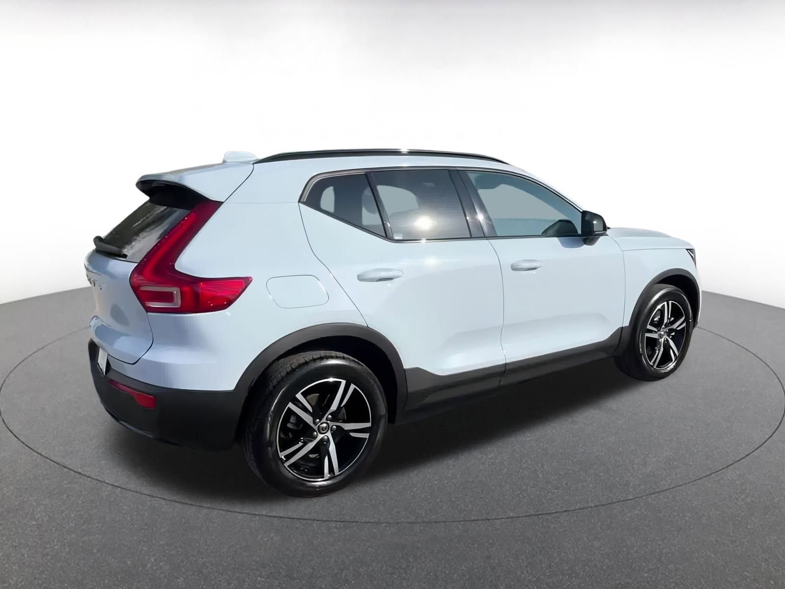 Thumbnail: 2024 Volvo XC40 - 15