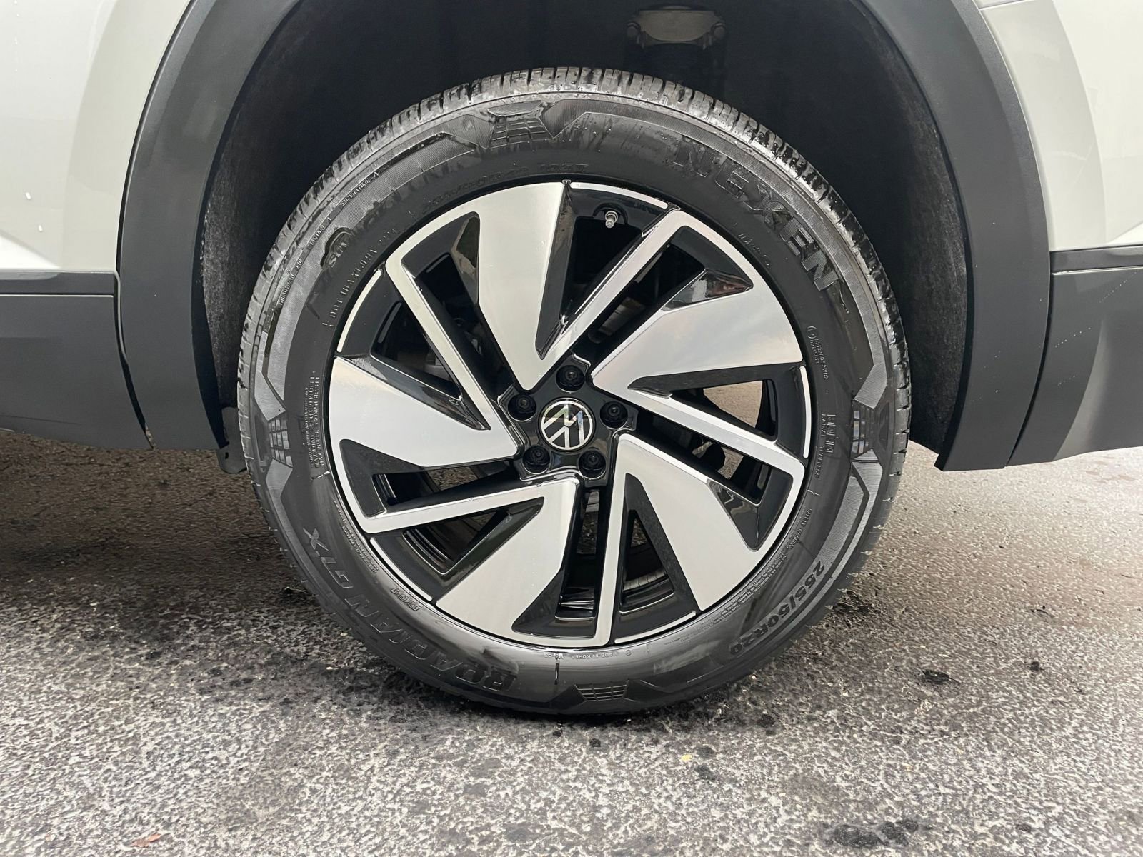 Thumbnail: 2025 Volkswagen Atlas - 30