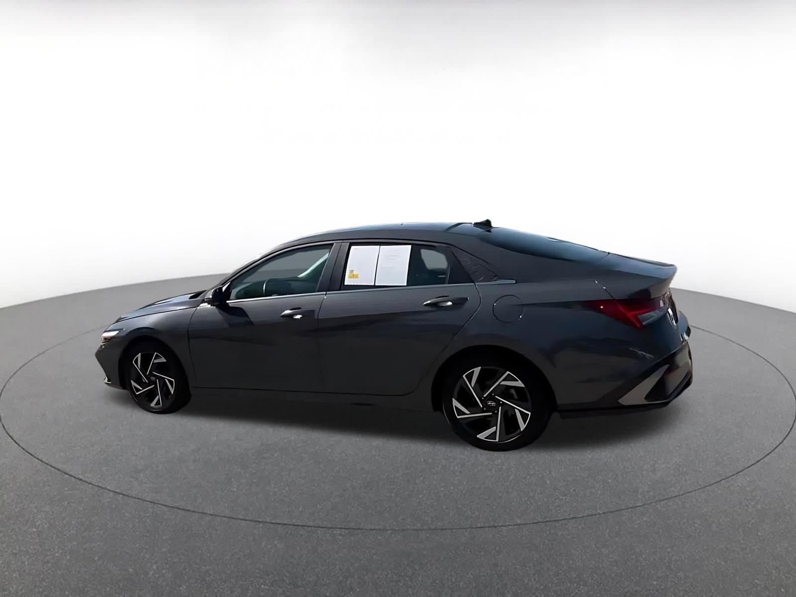 Thumbnail: 2025 Hyundai Elantra - 10