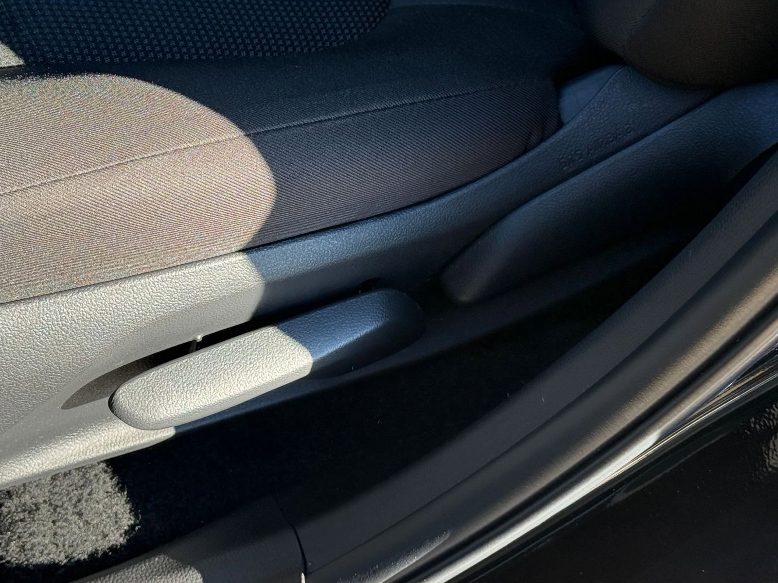 Thumbnail: 2025 Toyota RAV4 - 23