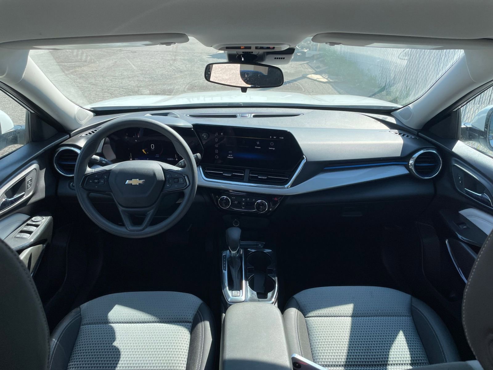 Thumbnail: 2025 Chevrolet Trax - 32