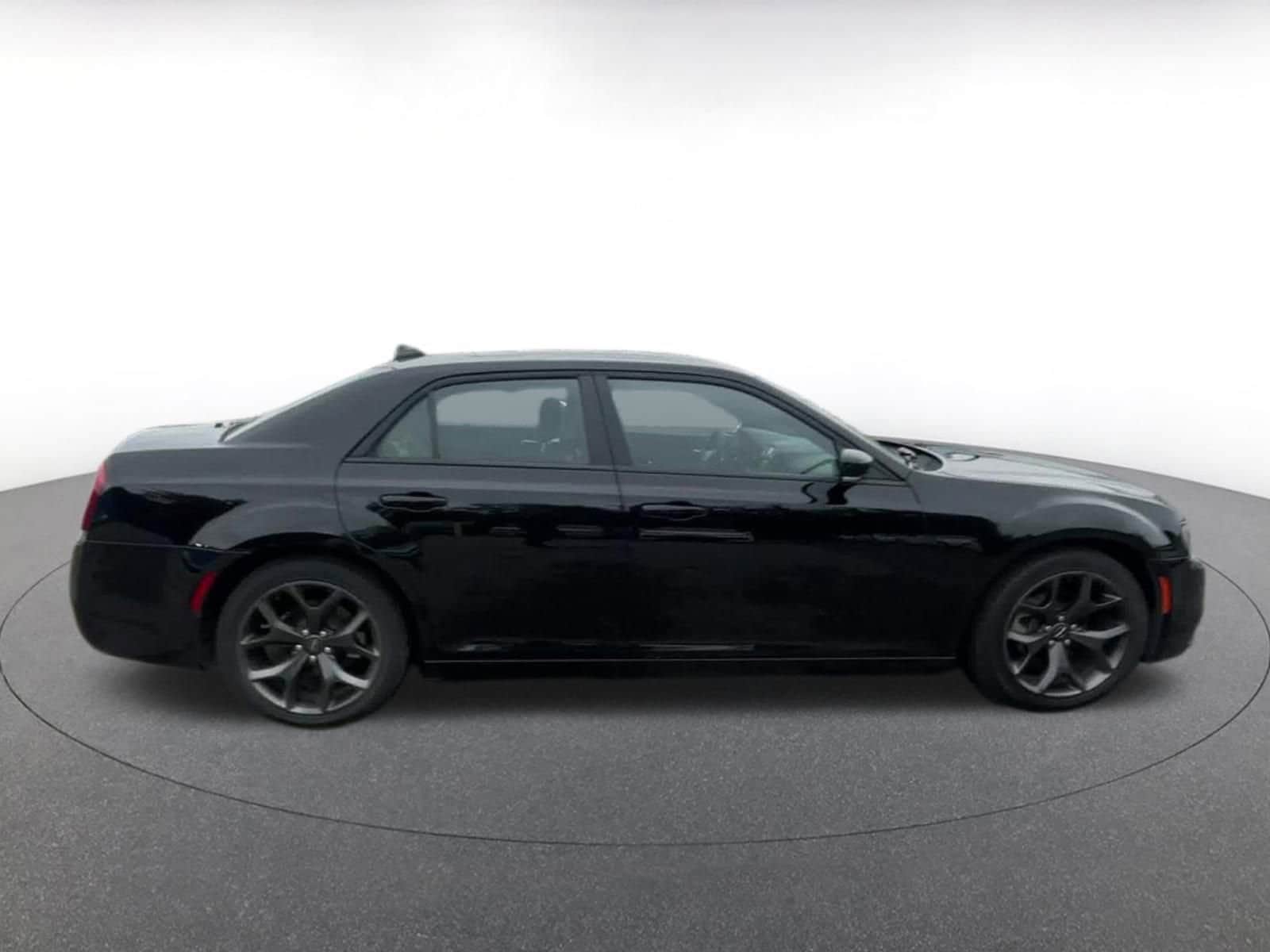 Thumbnail: 2022 Chrysler 300 - 16