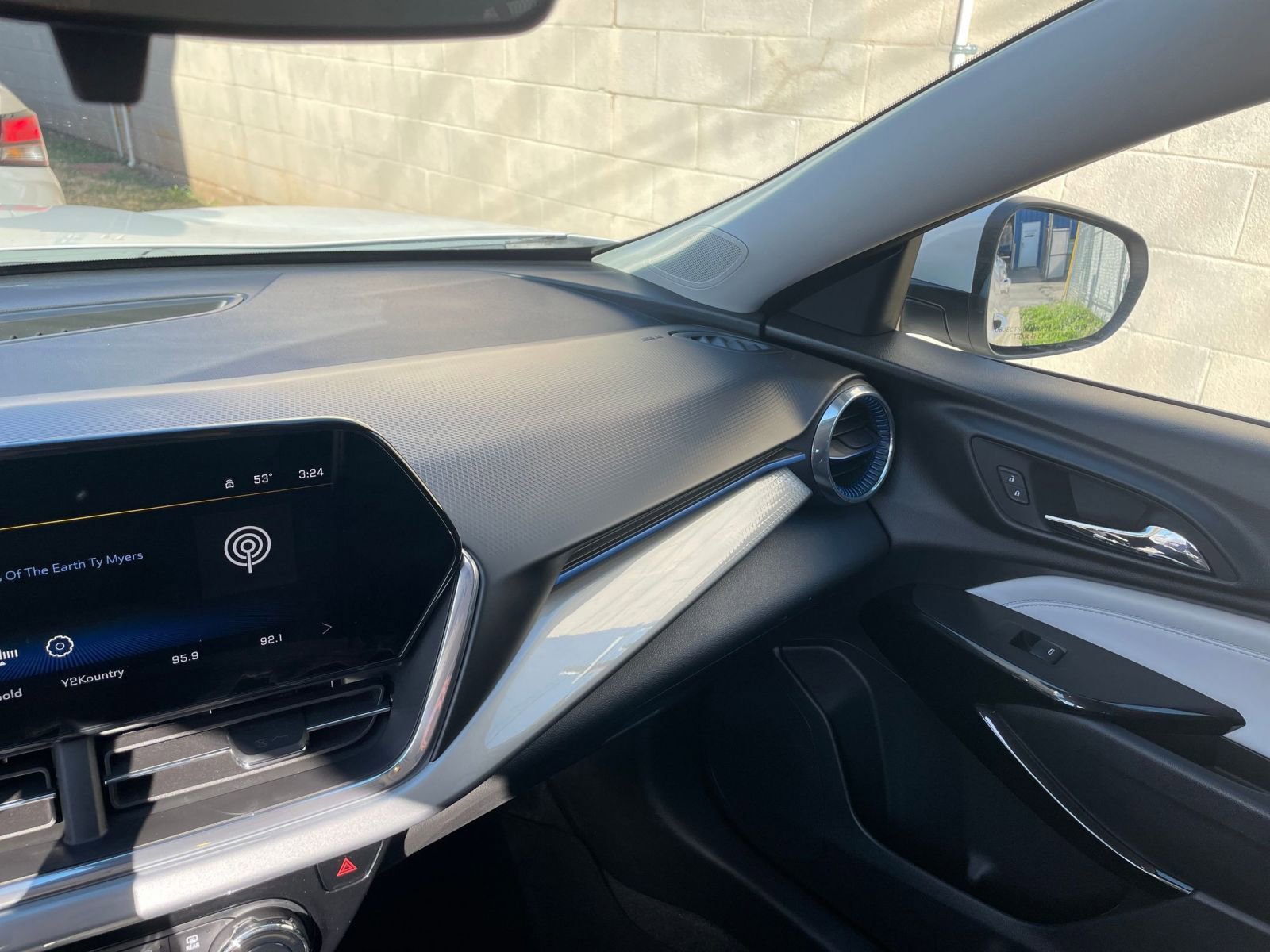 Thumbnail: 2025 Chevrolet Trax - 34