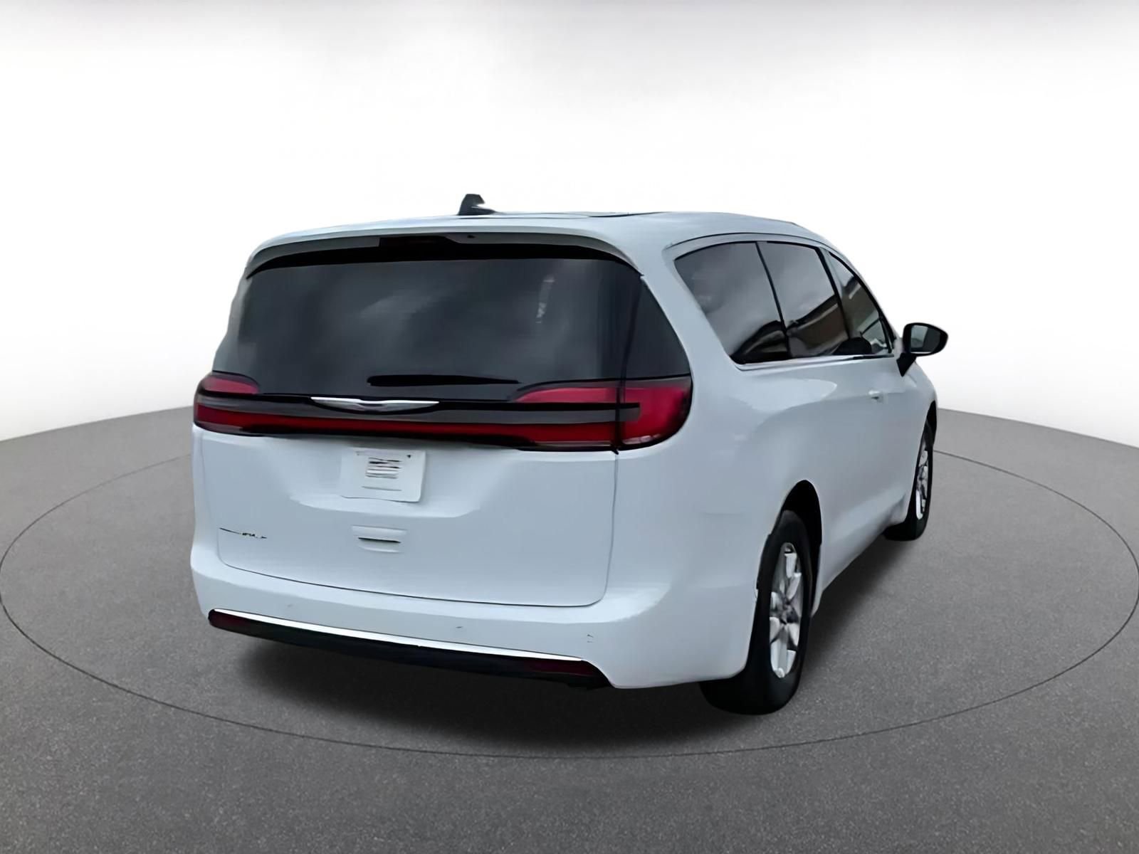 Thumbnail: 2025 Chrysler Pacifica - 14