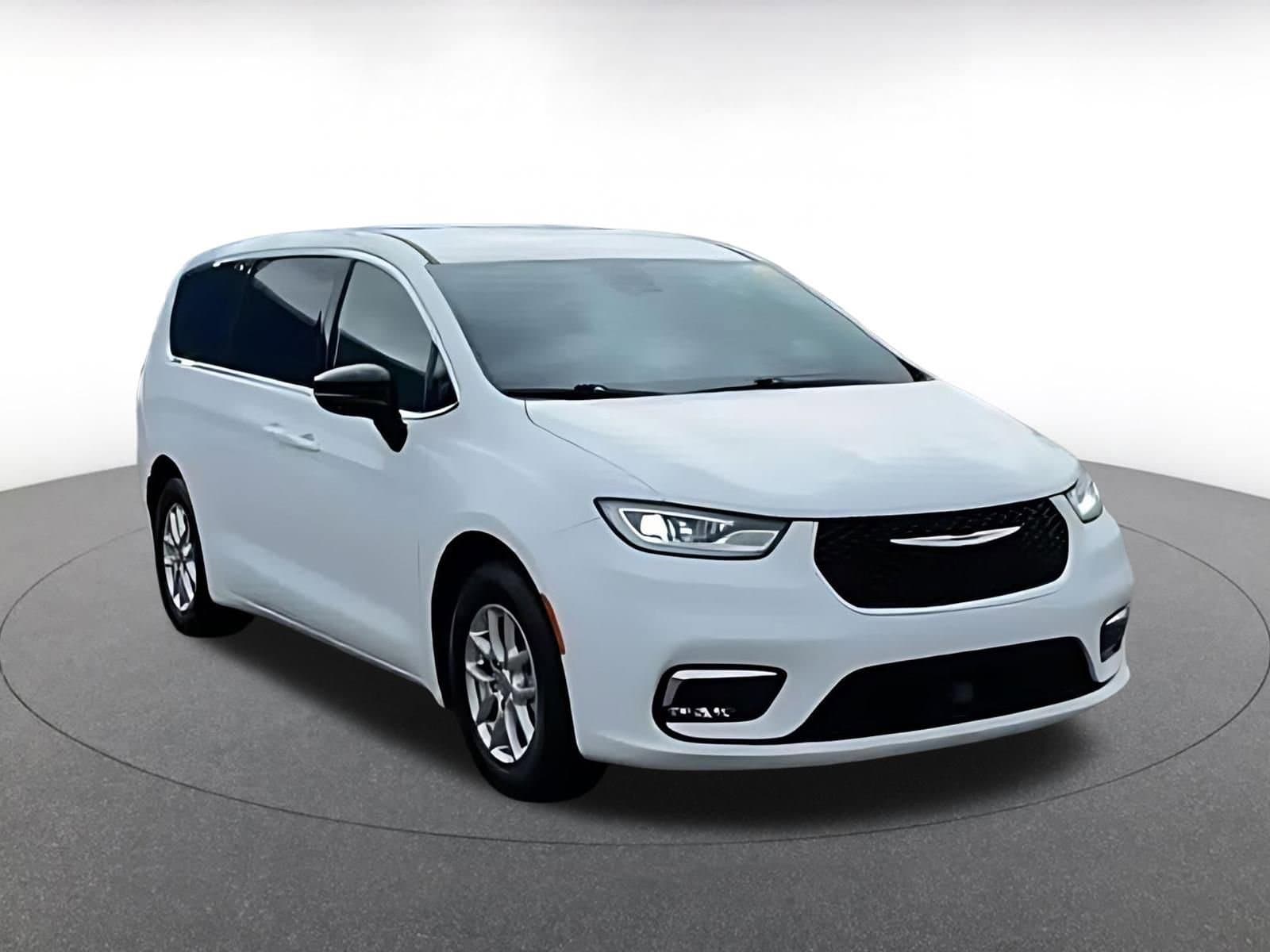 Thumbnail: 2025 Chrysler Pacifica - 3