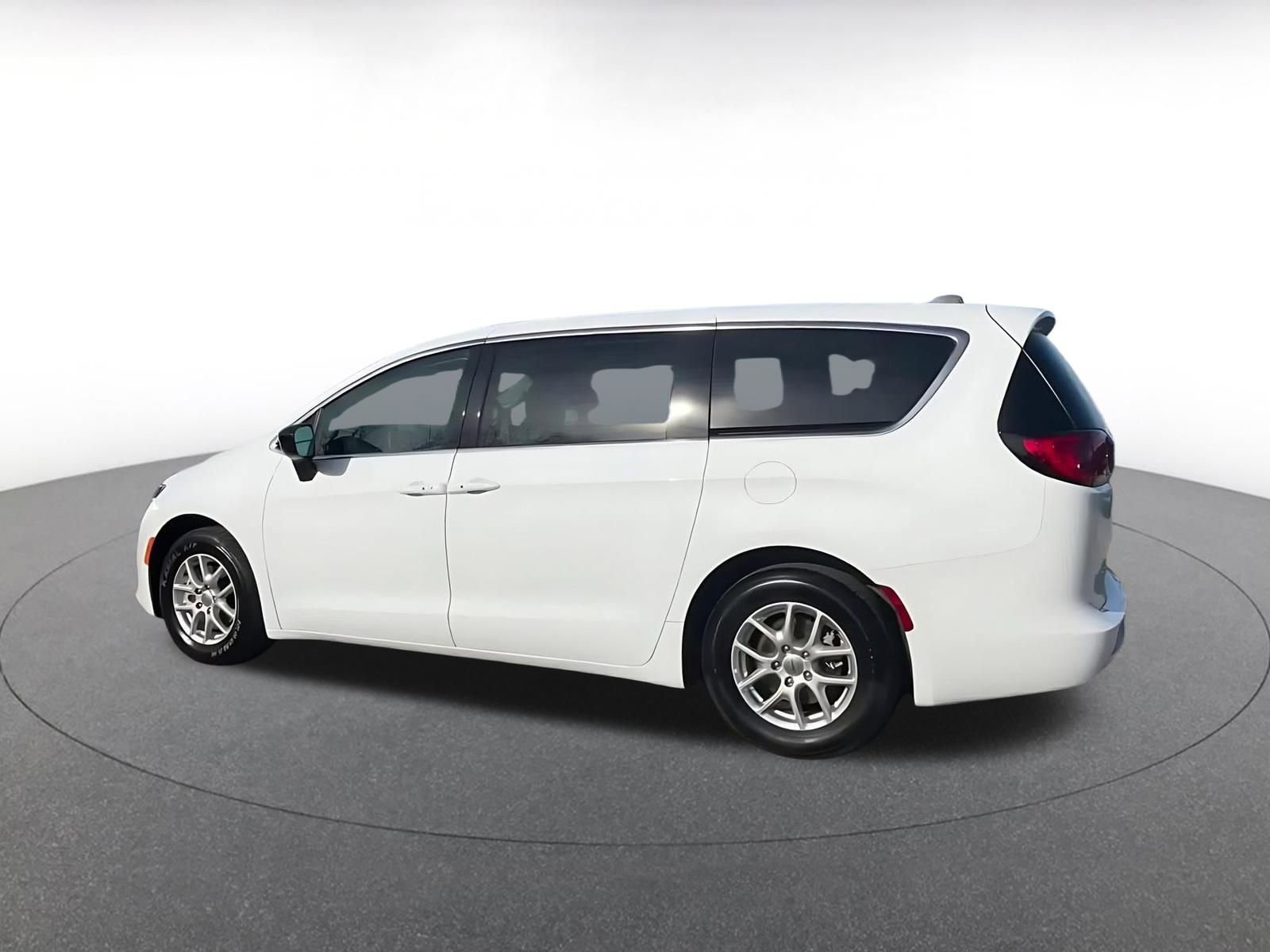 Thumbnail: 2024 Chrysler Voyager - 10