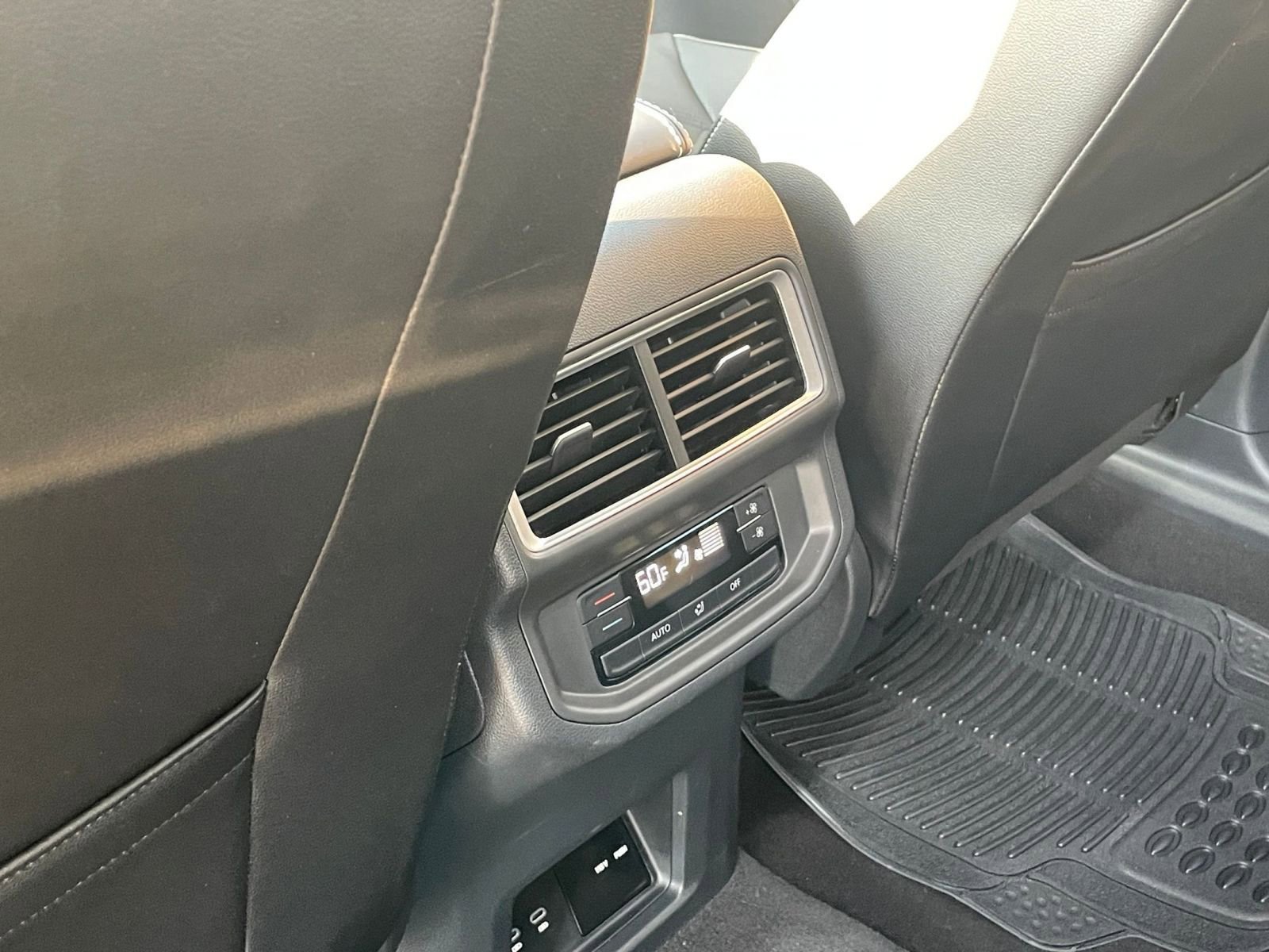 Thumbnail: 2024 Volkswagen Atlas - 24