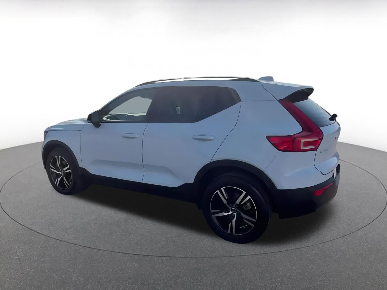 Thumbnail: 2024 Volvo XC40 - 10