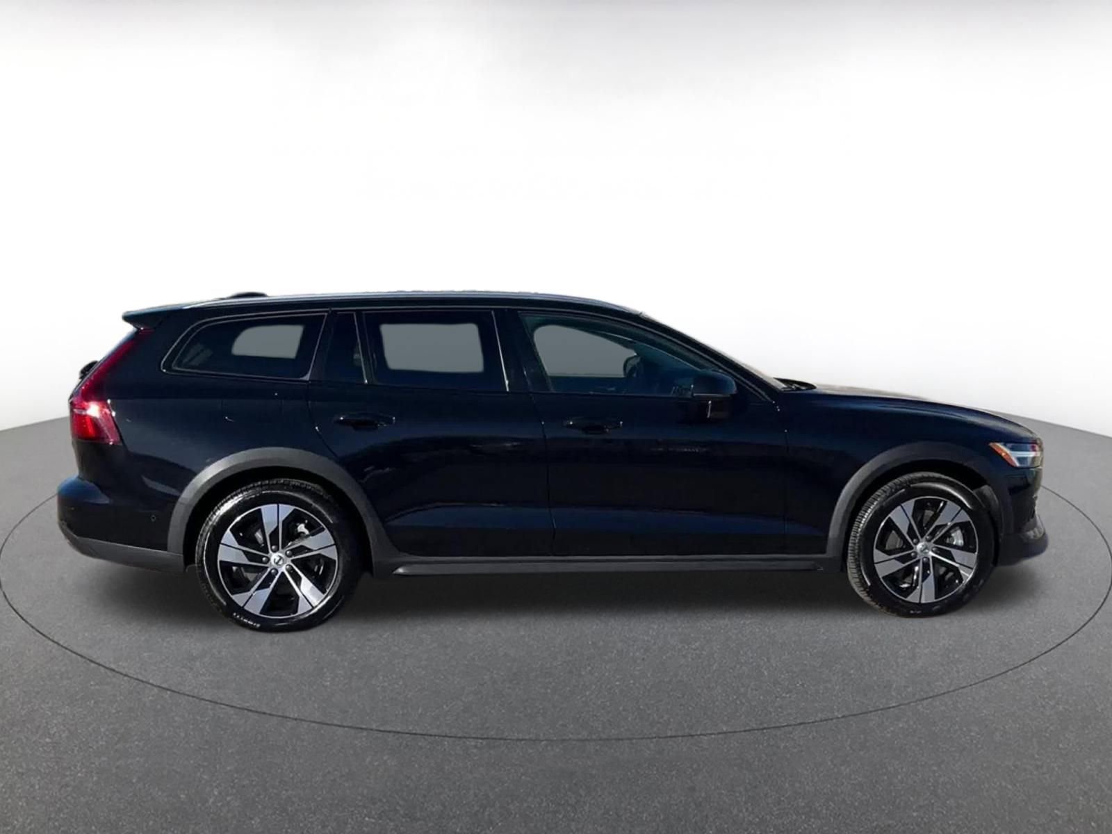 Thumbnail: 2025 Volvo S60 - 16