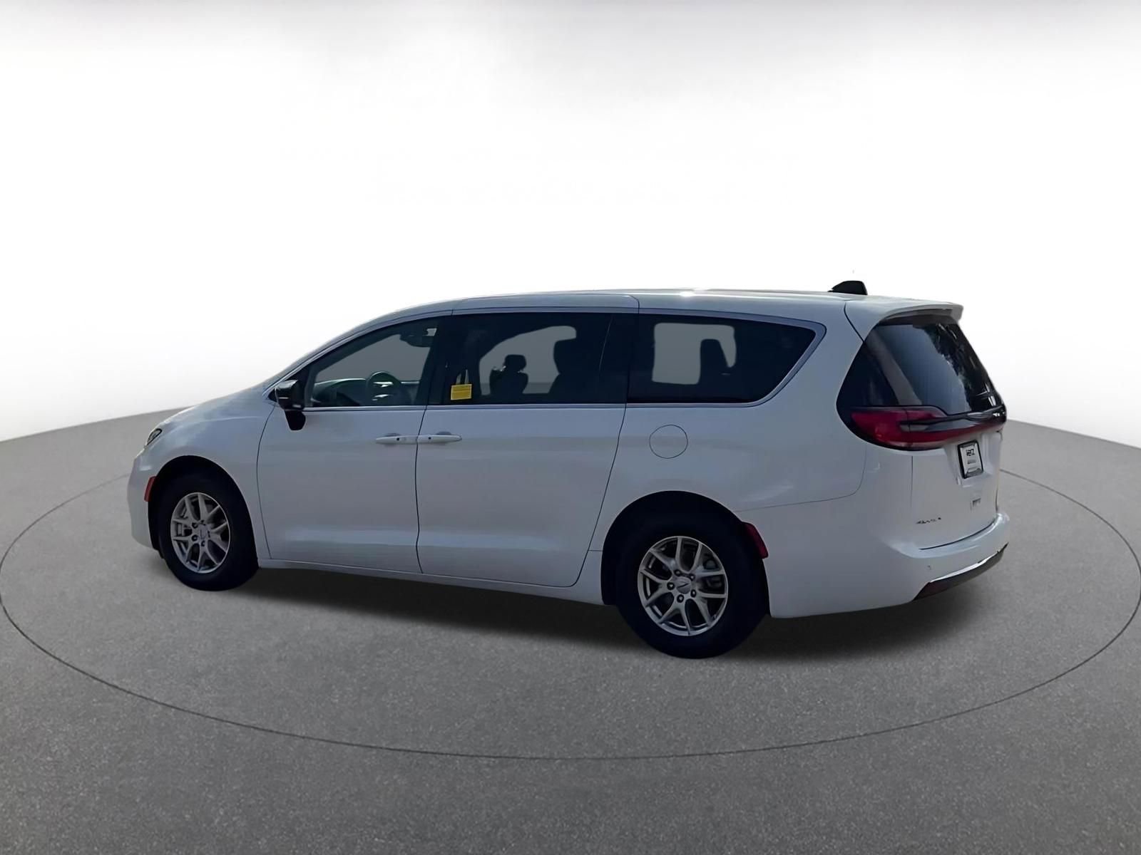 Thumbnail: 2025 Chrysler Pacifica - 10