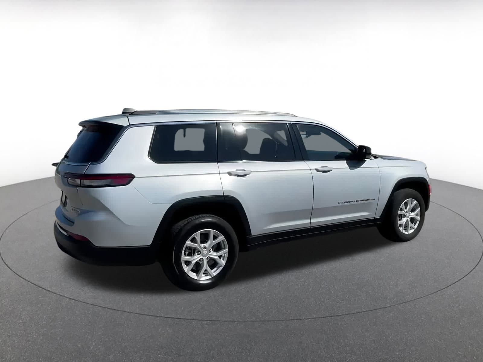 Thumbnail: 2023 Jeep Grand Cherokee - 14