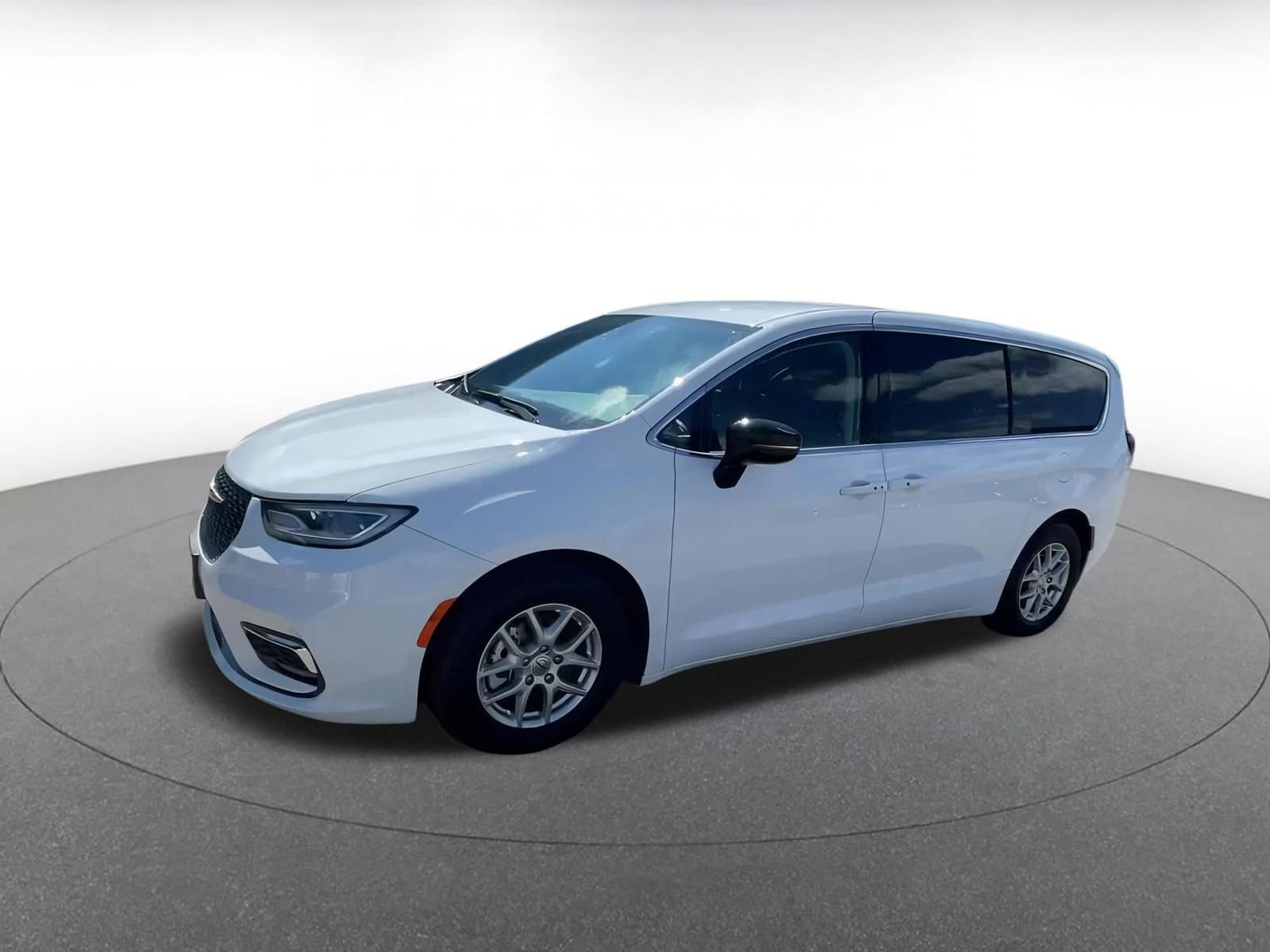 Thumbnail: 2024 Chrysler Pacifica - 8