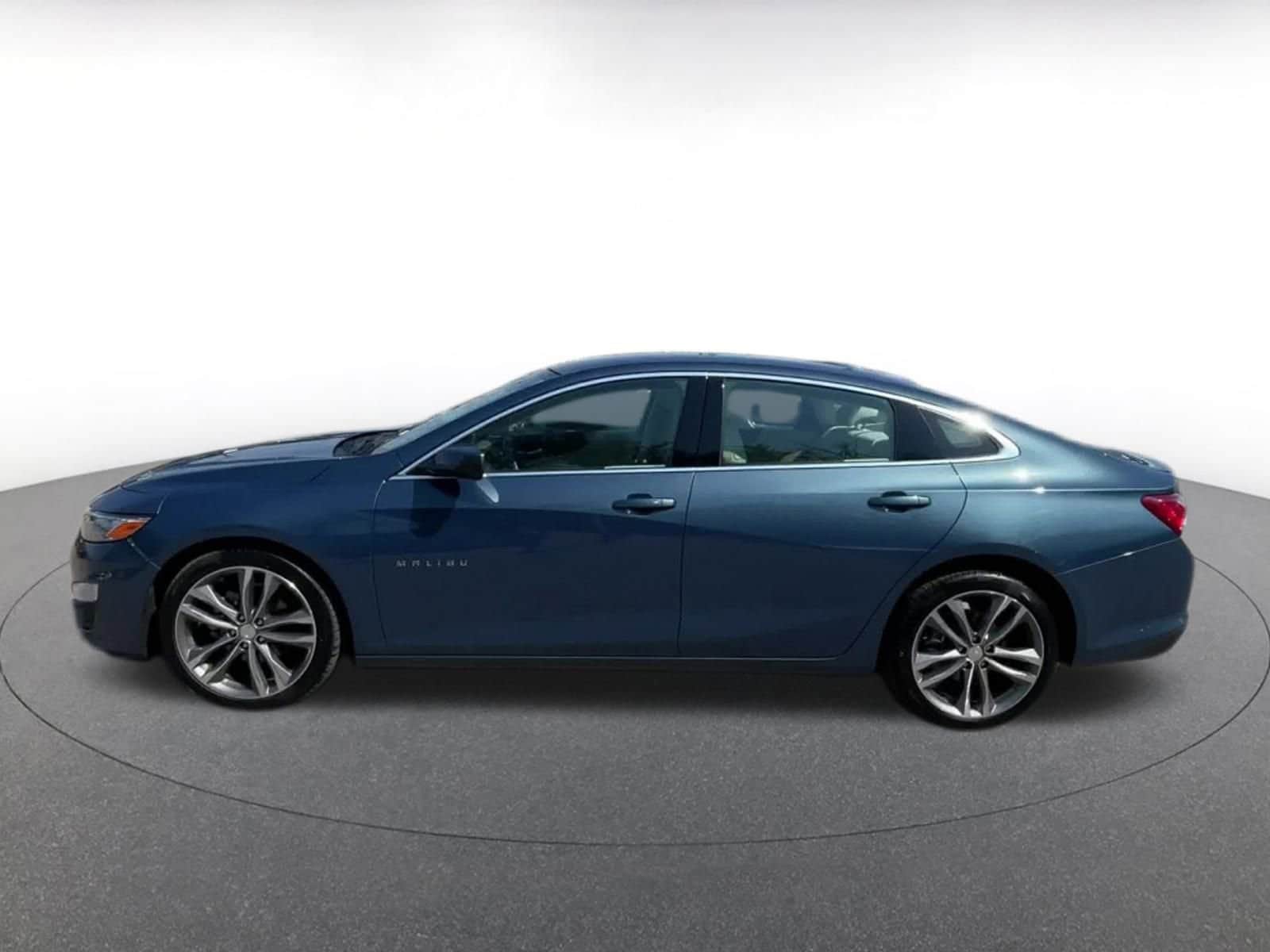 Thumbnail: 2024 Chevrolet Malibu - 9