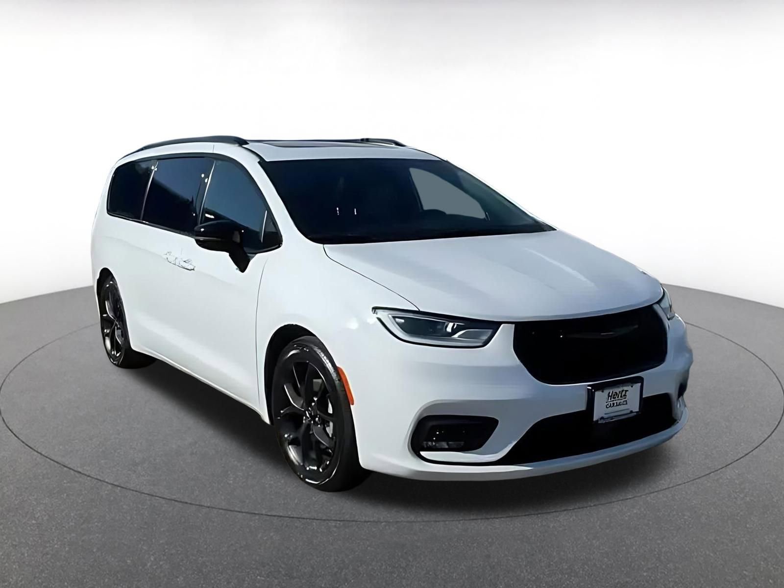 Thumbnail: 2025 Chrysler Pacifica - 3