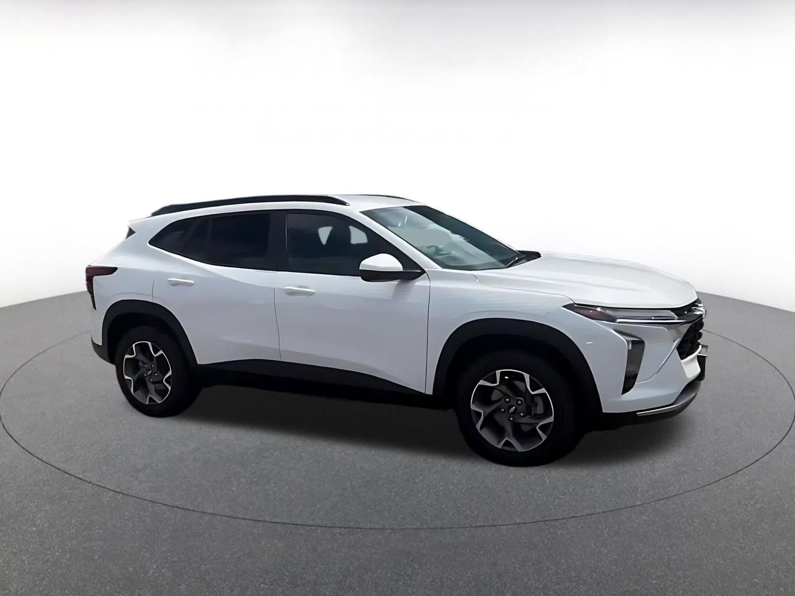Thumbnail: 2025 Chevrolet Trax - 2