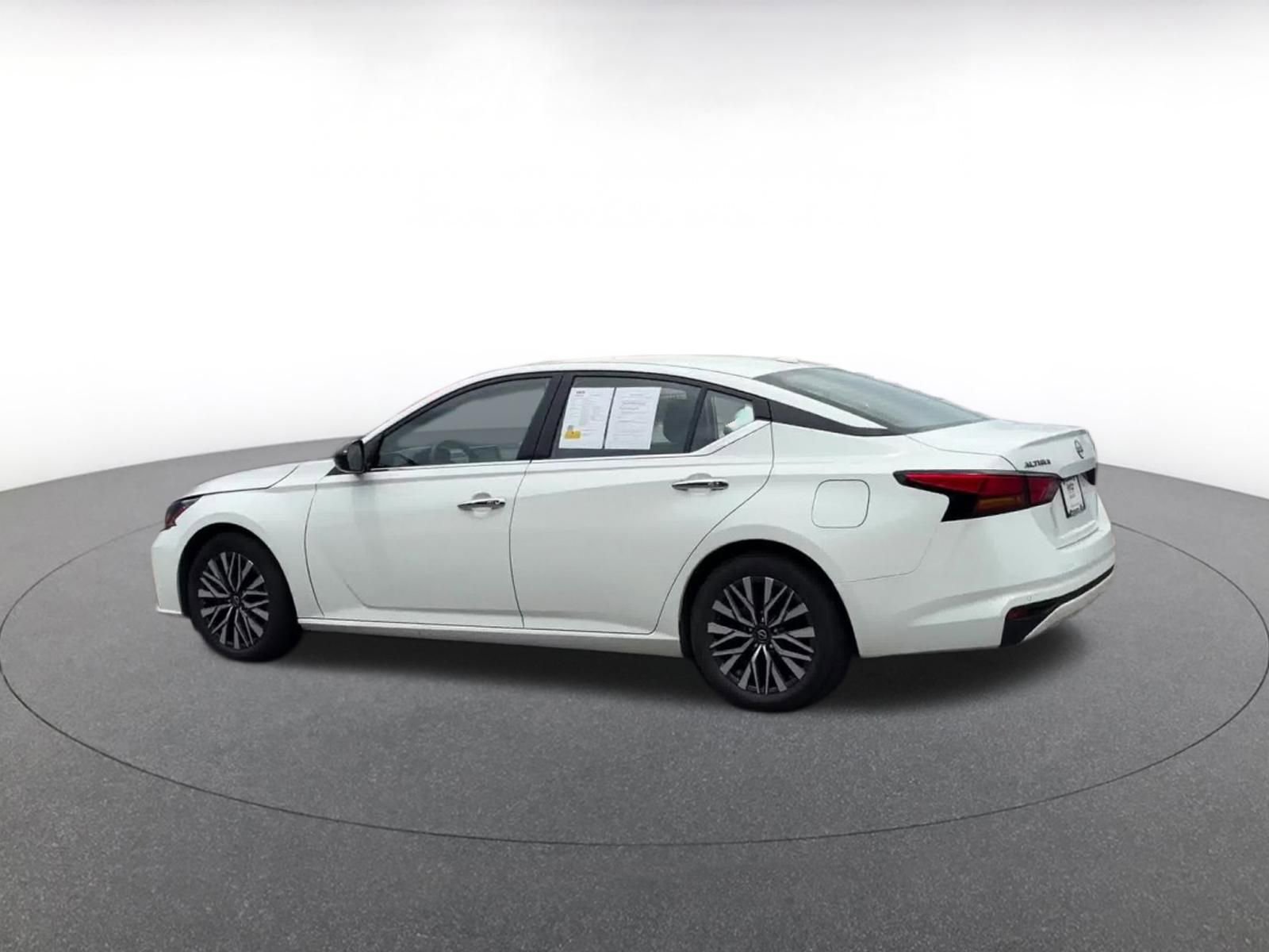 Thumbnail: 2025 Nissan Altima - 10