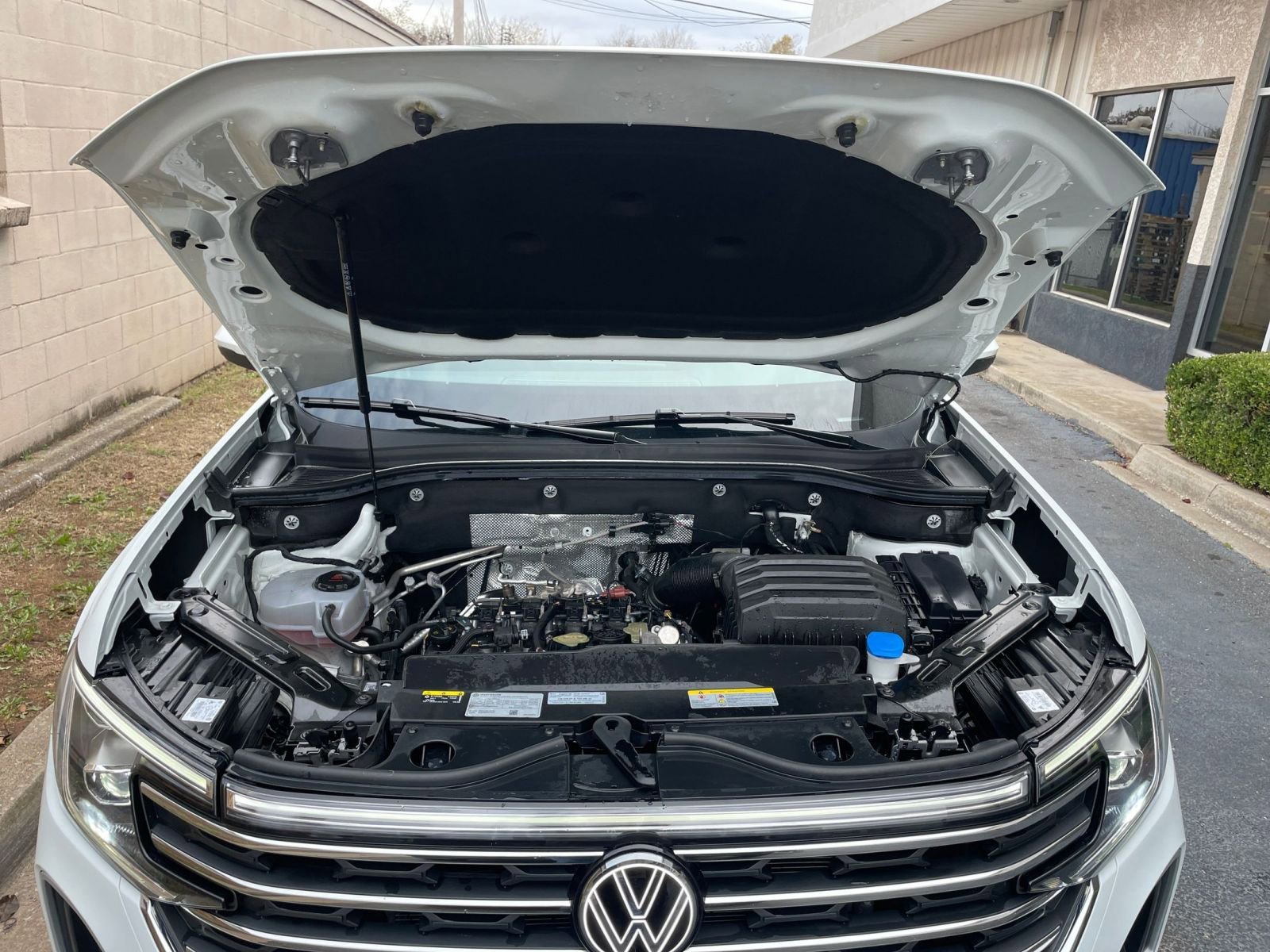 Thumbnail: 2025 Volkswagen Atlas - 32