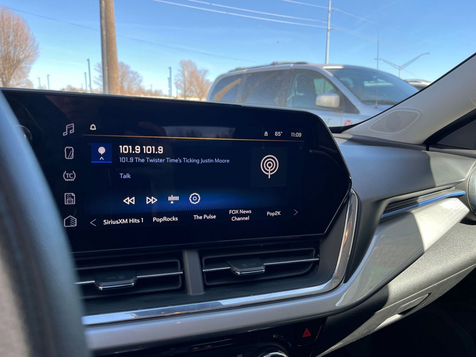 Thumbnail: 2025 Chevrolet Trax - 20