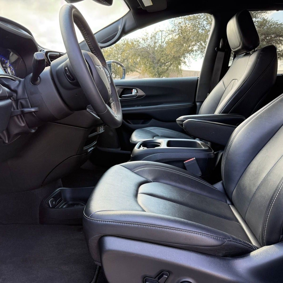 Thumbnail: 2025 Chrysler Pacifica - 29