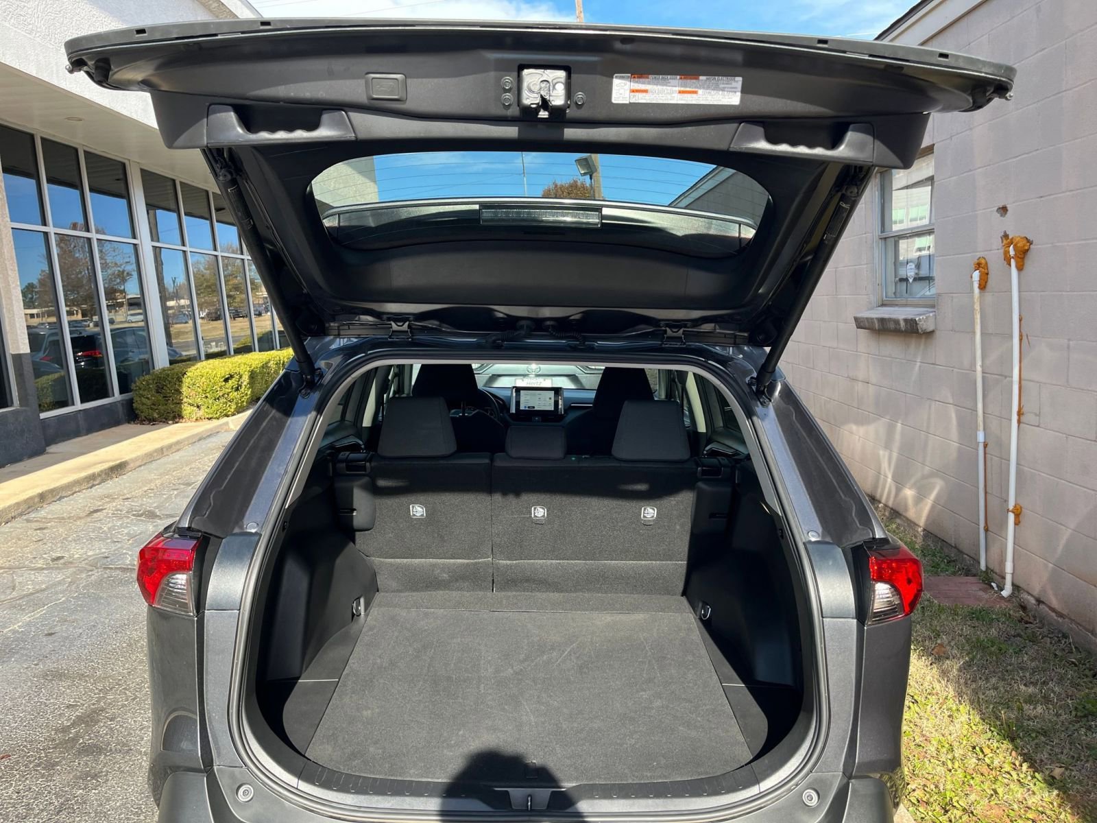 Thumbnail: 2025 Toyota RAV4 - 32